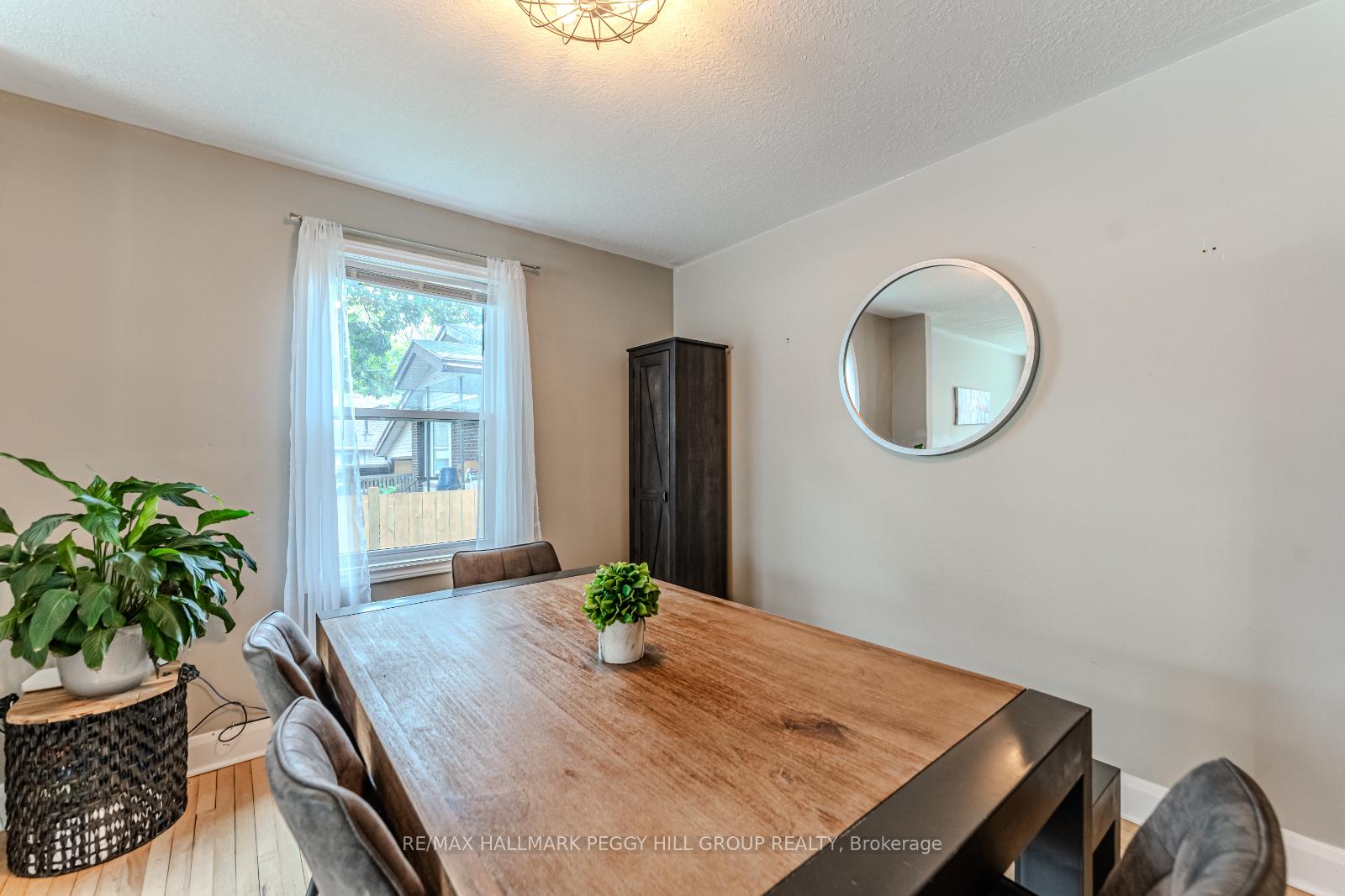 Photo 7 of 142 Dufferin Street, Orillia — HOMEH