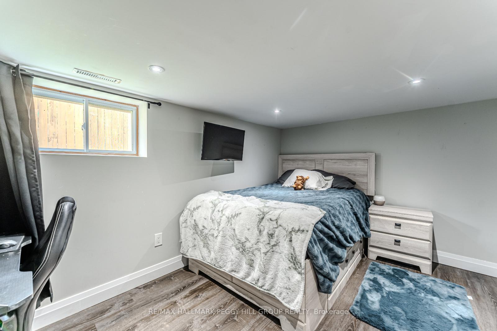 Photo 10 of 142 Dufferin Street, Orillia — HOMEH