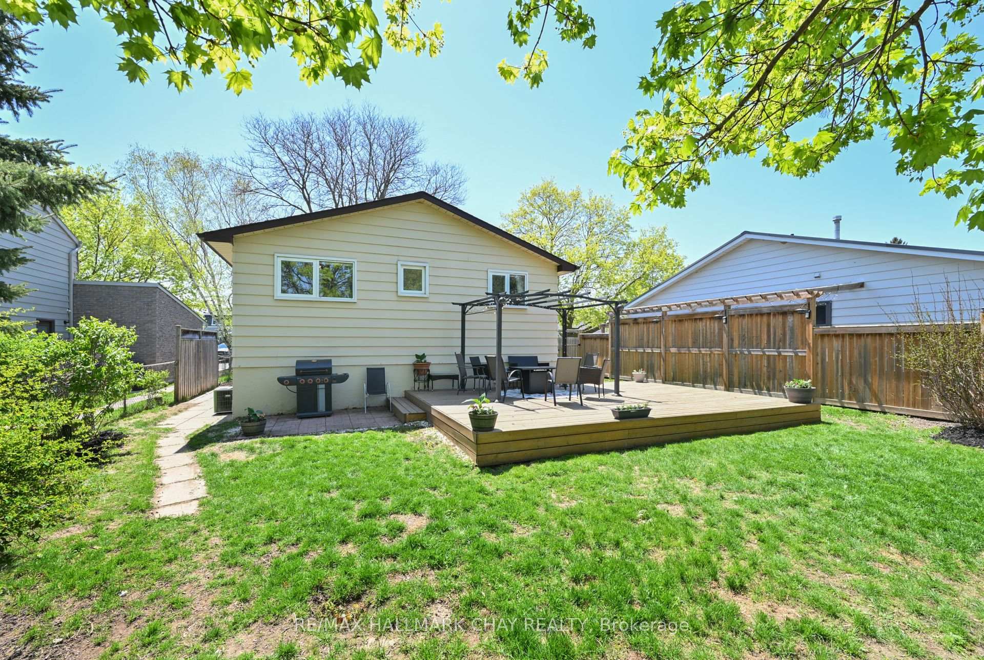 Photo 24 of 224 Tupper Boulevard, New Tecumseth, Alliston — HOMEH