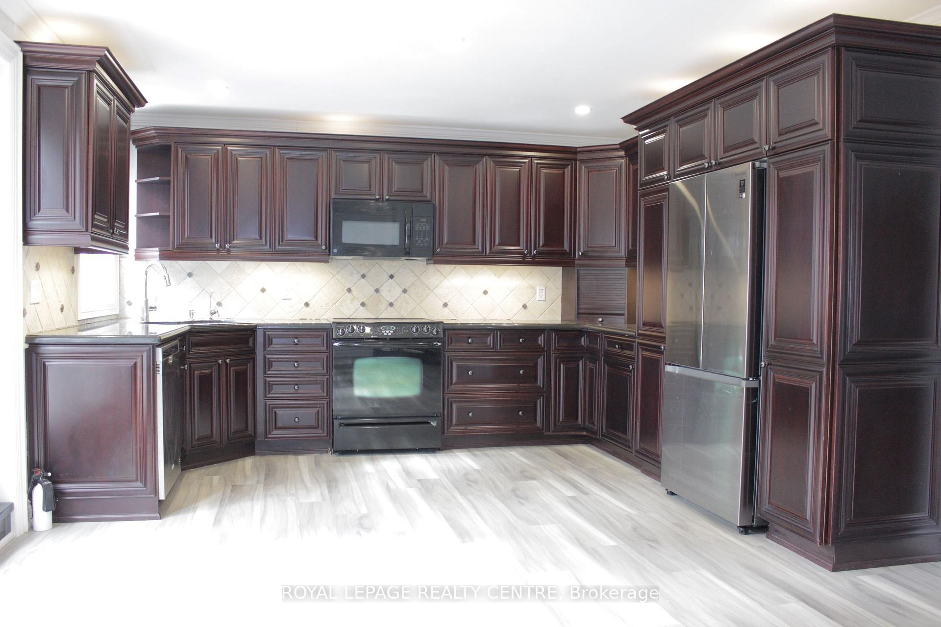 Photo 2 of Unit 3, 5425 Eighth Line, Milton, Rural Trafalgar — HOMEH