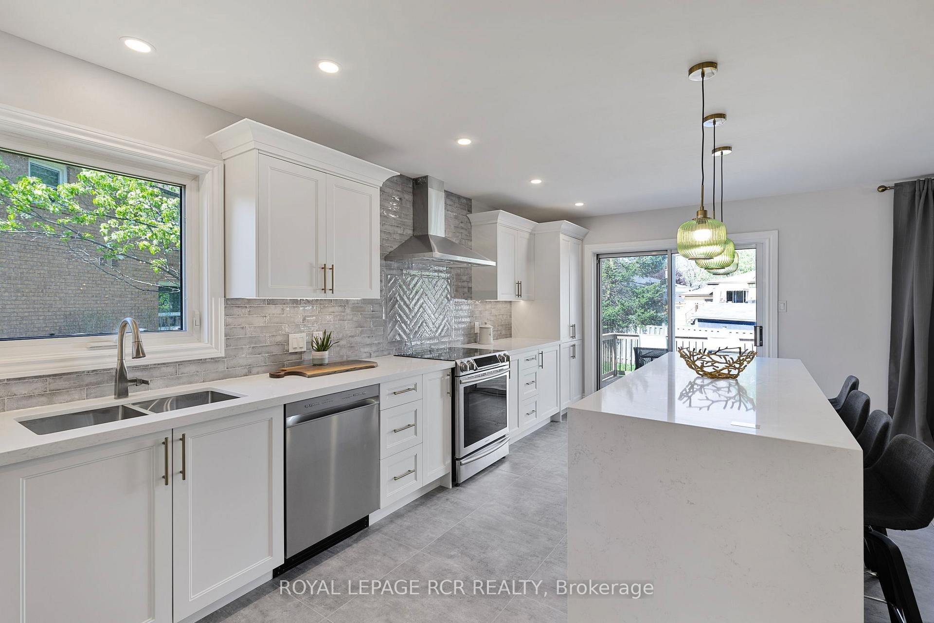 Photo 20 of 155 Bowerman Boulevard, New Tecumseth, Alliston — HOMEH