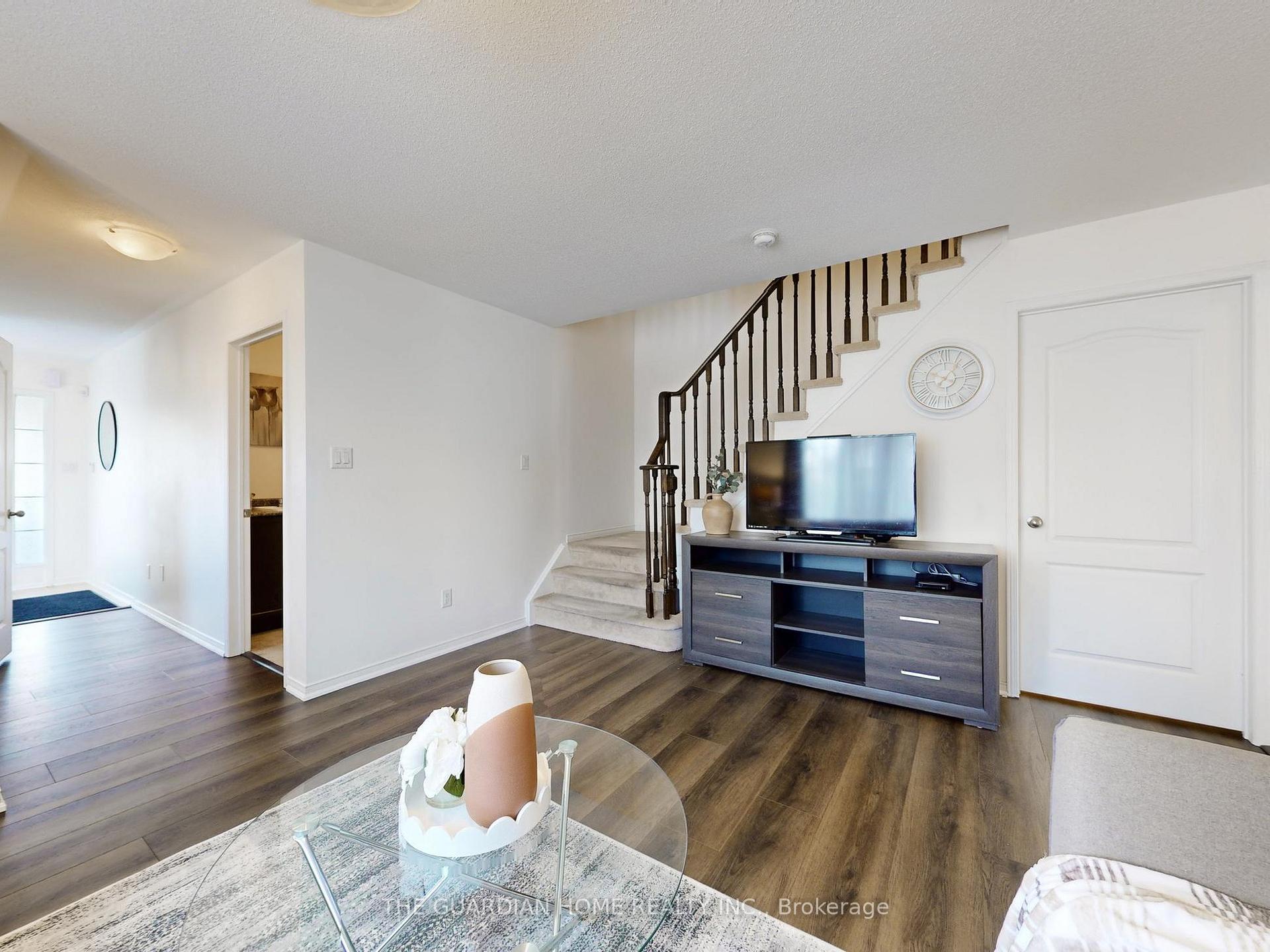 Photo 11 of 1112 Schooling Drive, Oshawa, Taunton — HOMEH