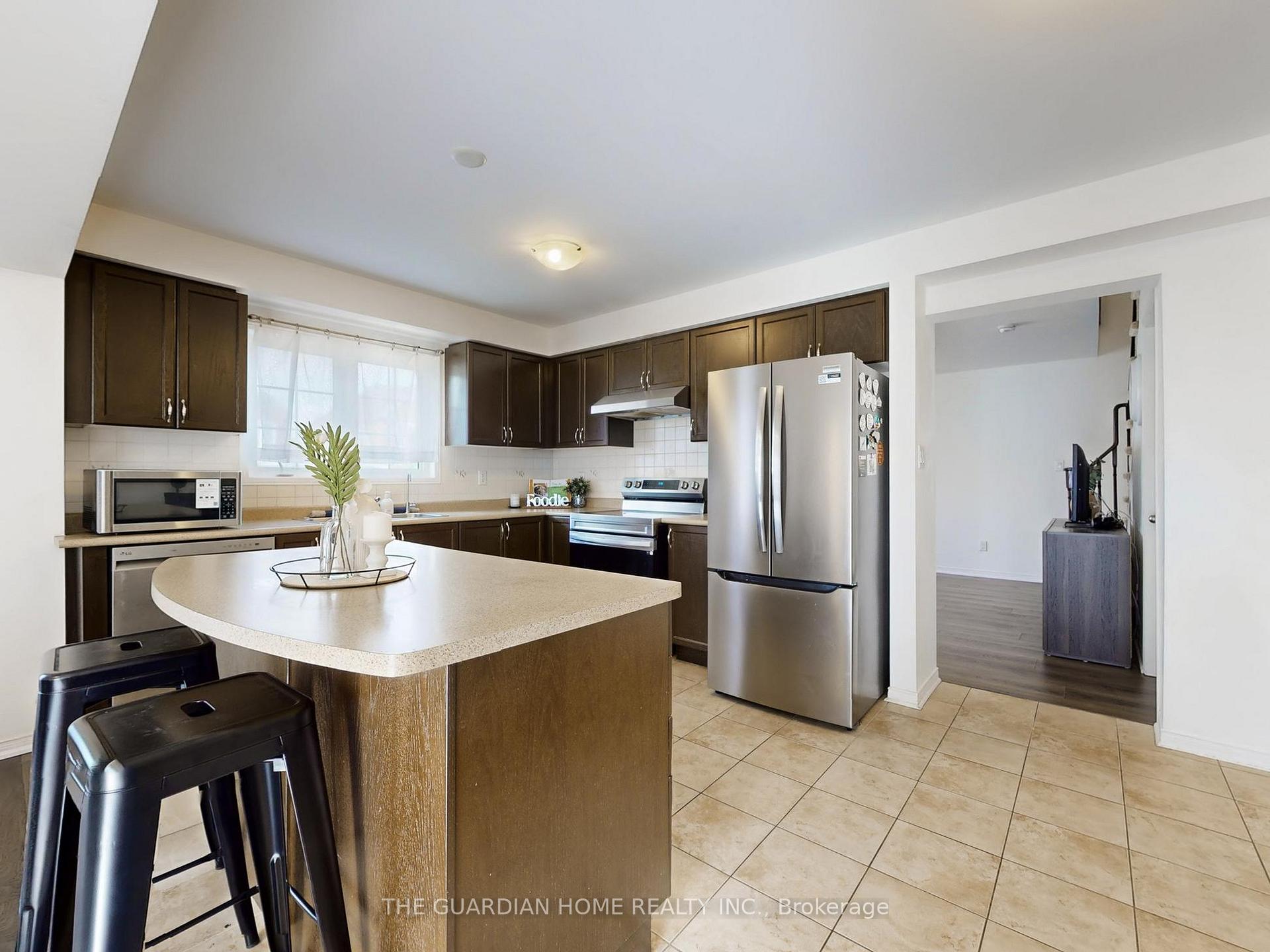 Photo 13 of 1112 Schooling Drive, Oshawa, Taunton — HOMEH