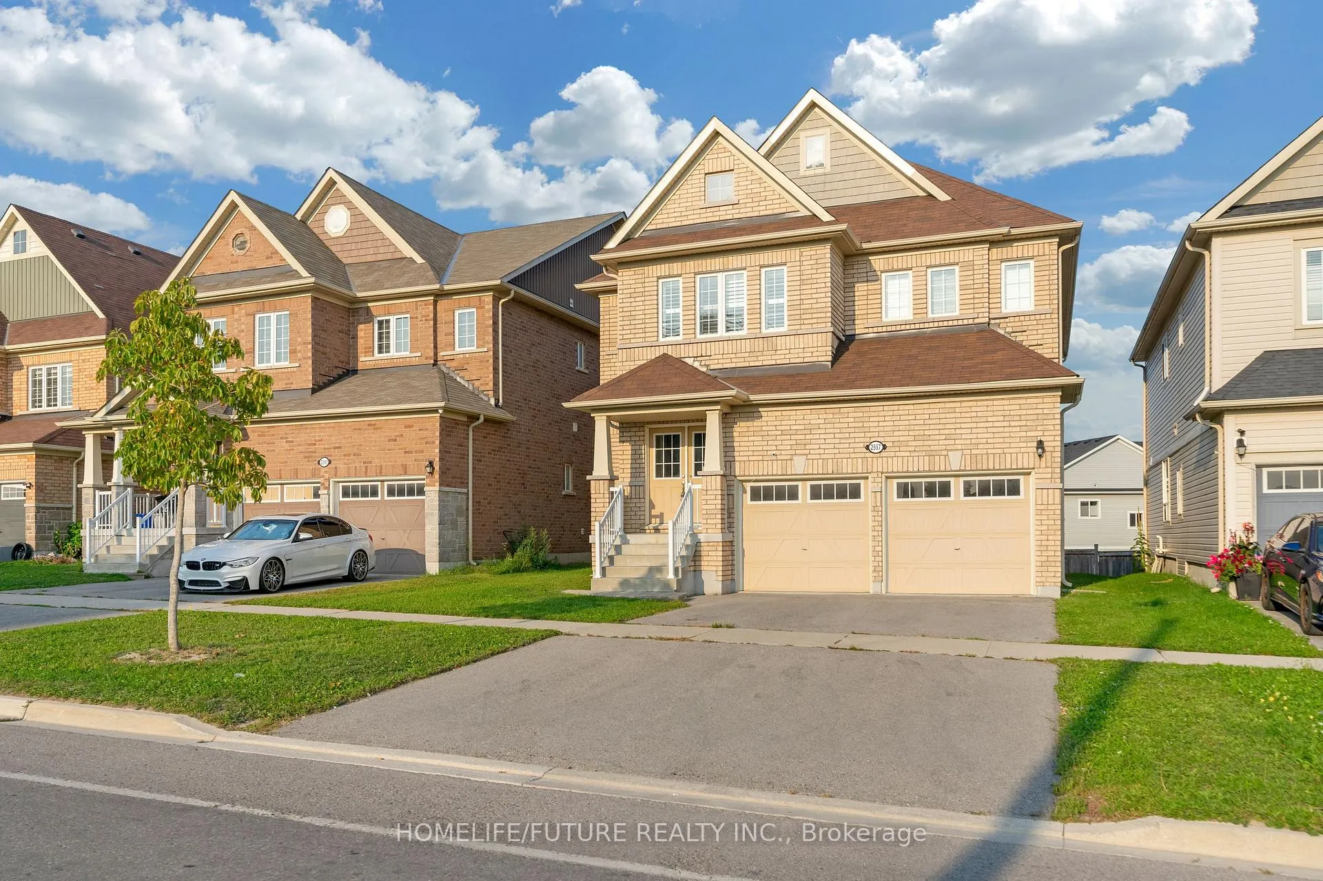 Photo 2 of 2557 Bridle Road, Oshawa, Windfields — HOMEH