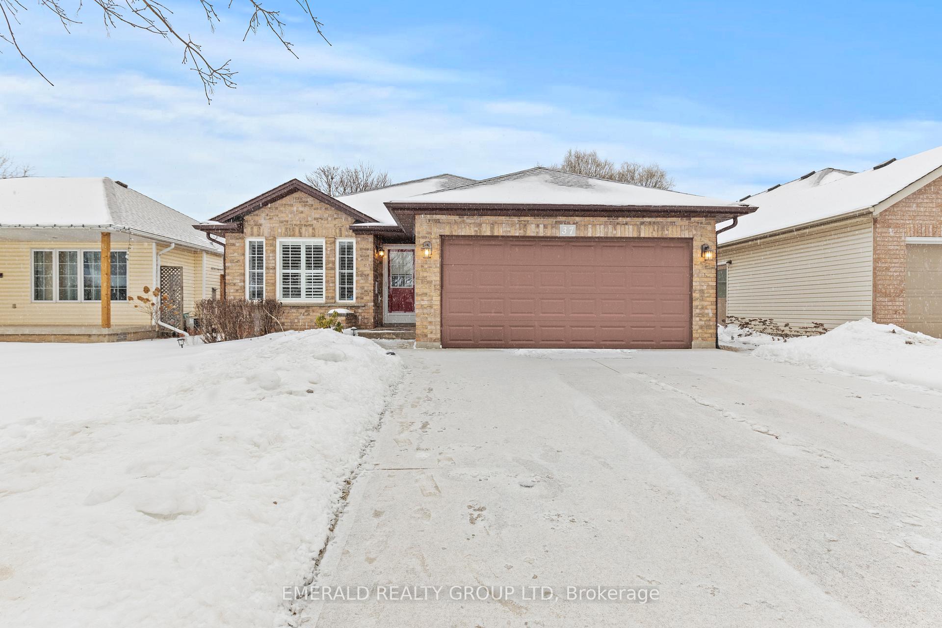 Photo 2 of 37 Tanner Drive, Pelham, Fonthill — HOMEH
