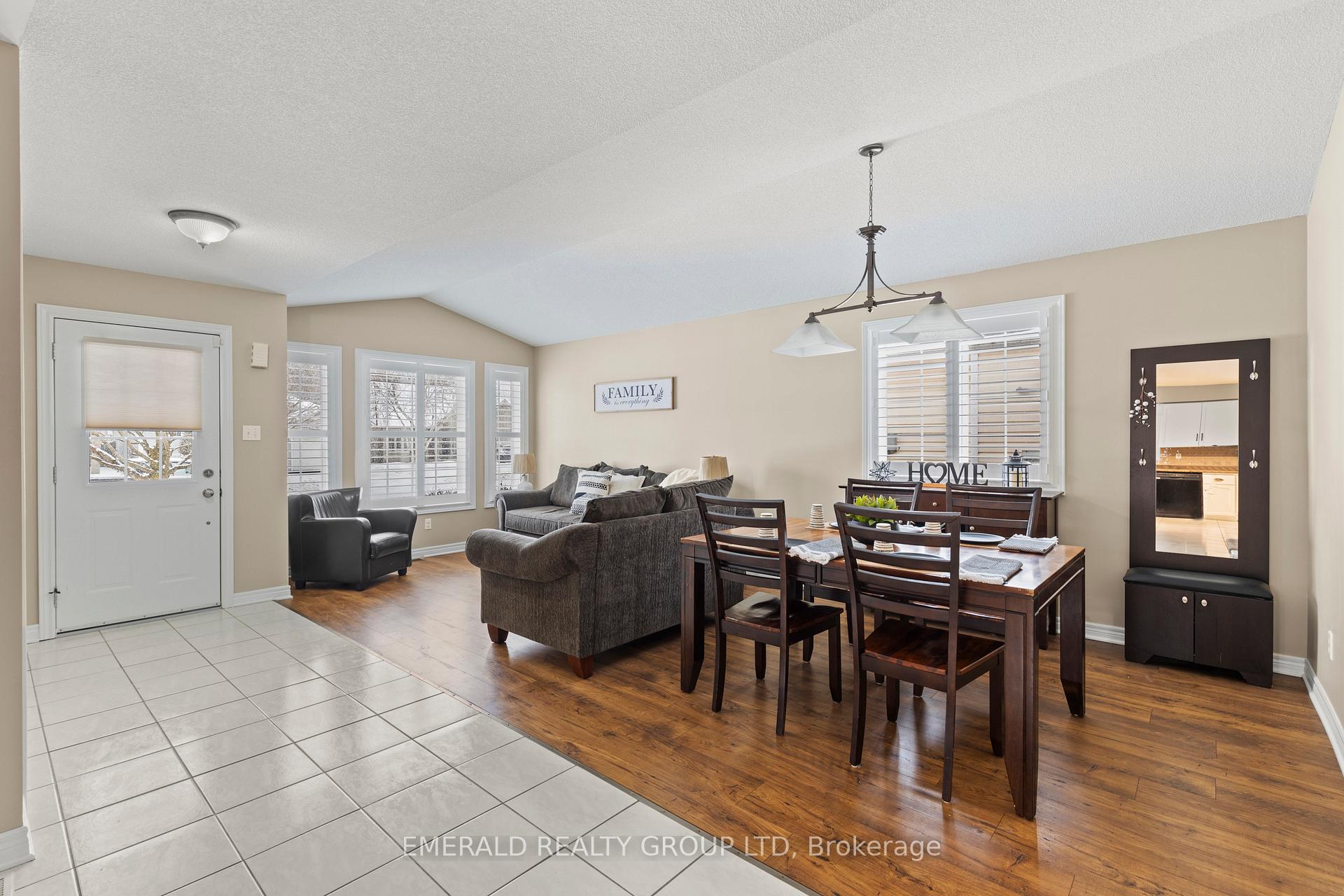 Photo 4 of 37 Tanner Drive, Pelham, Fonthill — HOMEH