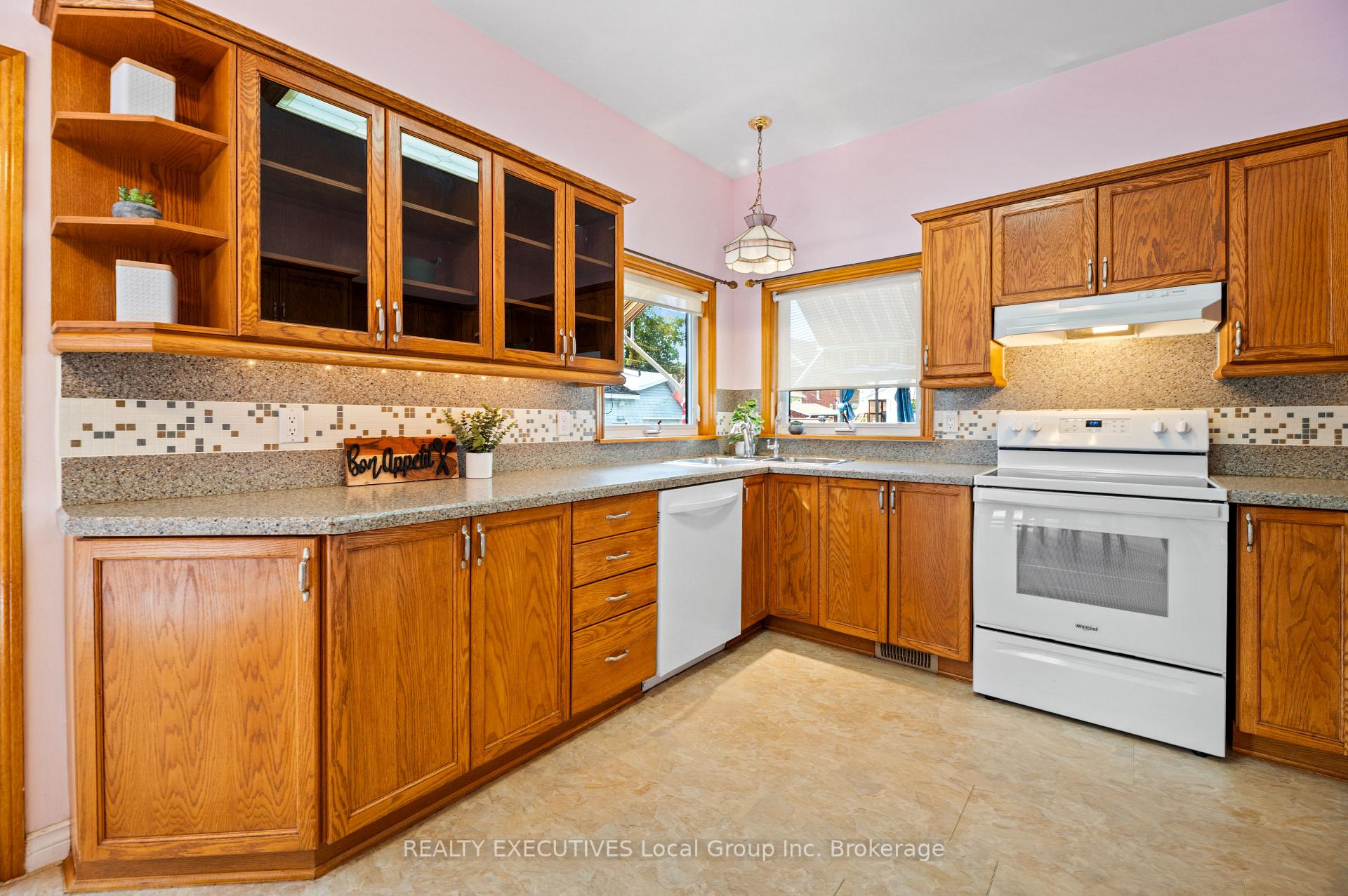 Photo 14 of 133 Fifth Avenue E, North Bay, Central — HOMEH
