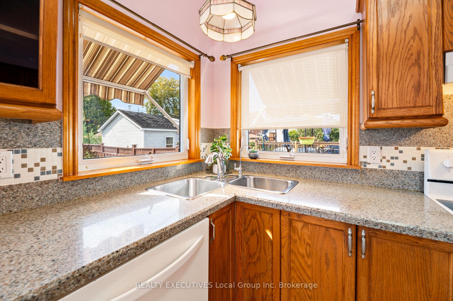 Photo 15 of 133 Fifth Avenue E, North Bay, Central — HOMEH