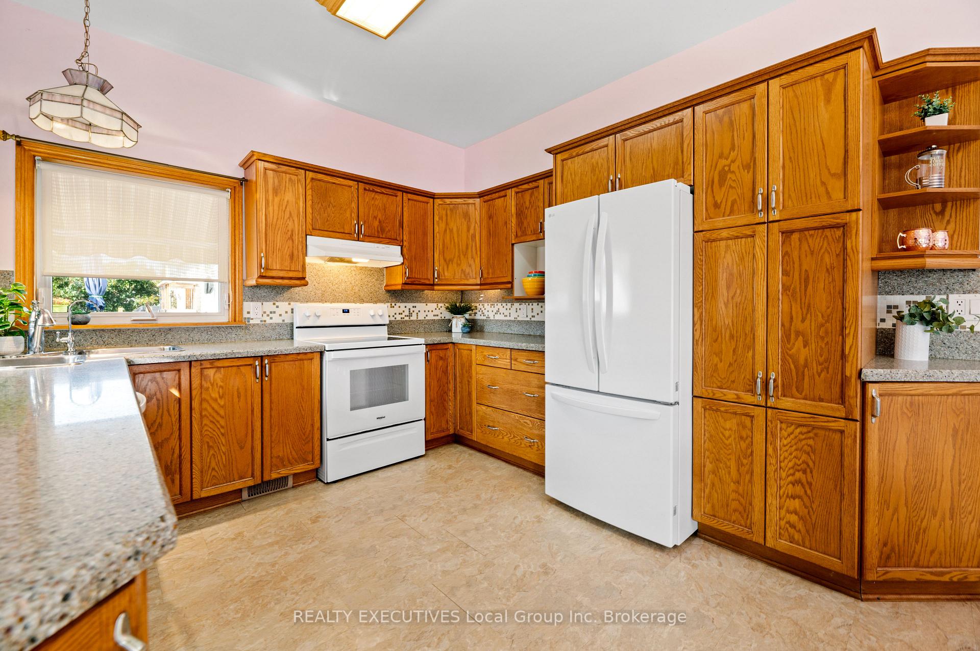 Photo 16 of 133 Fifth Avenue E, North Bay, Central — HOMEH
