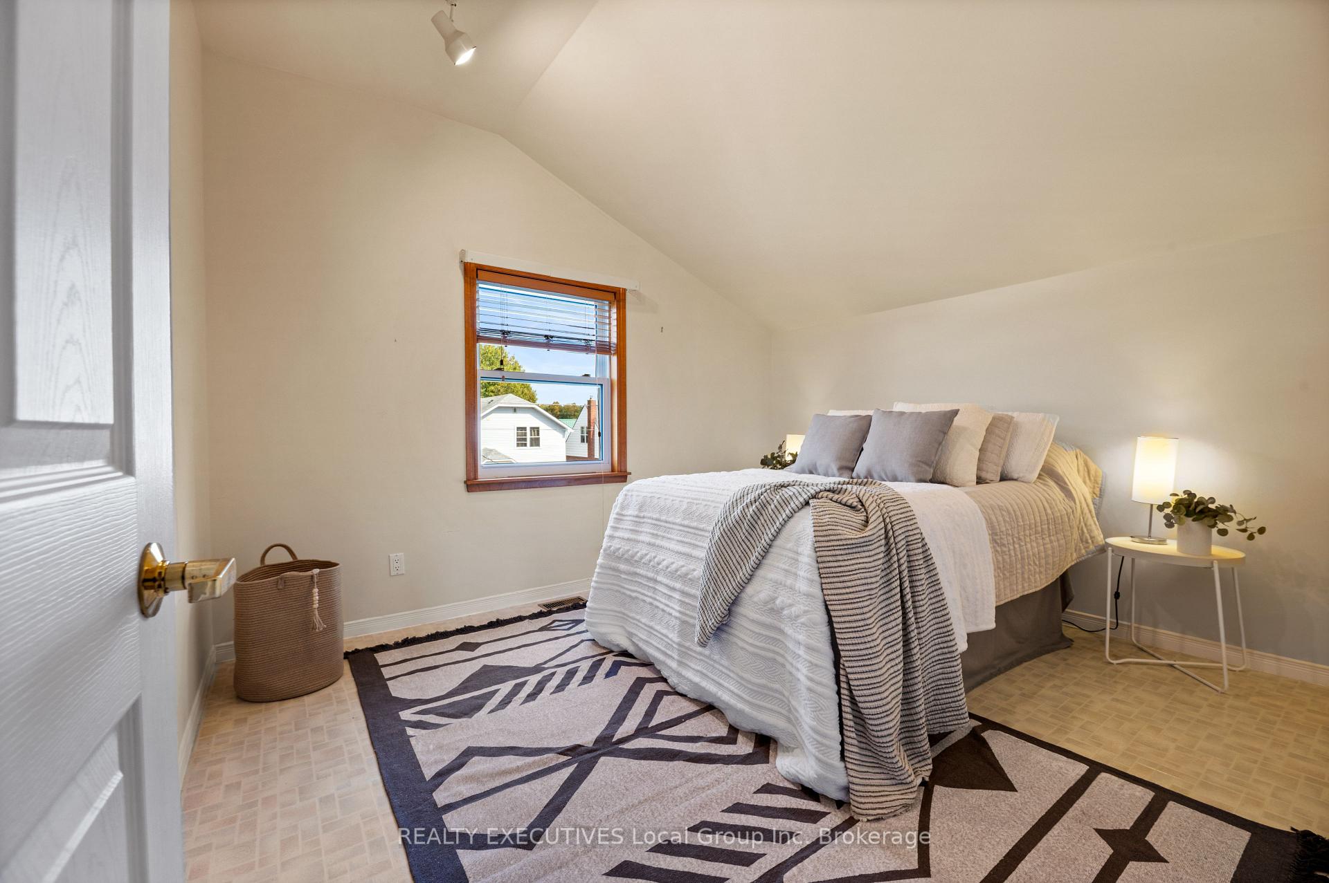 Photo 31 of 133 Fifth Avenue E, North Bay, Central — HOMEH