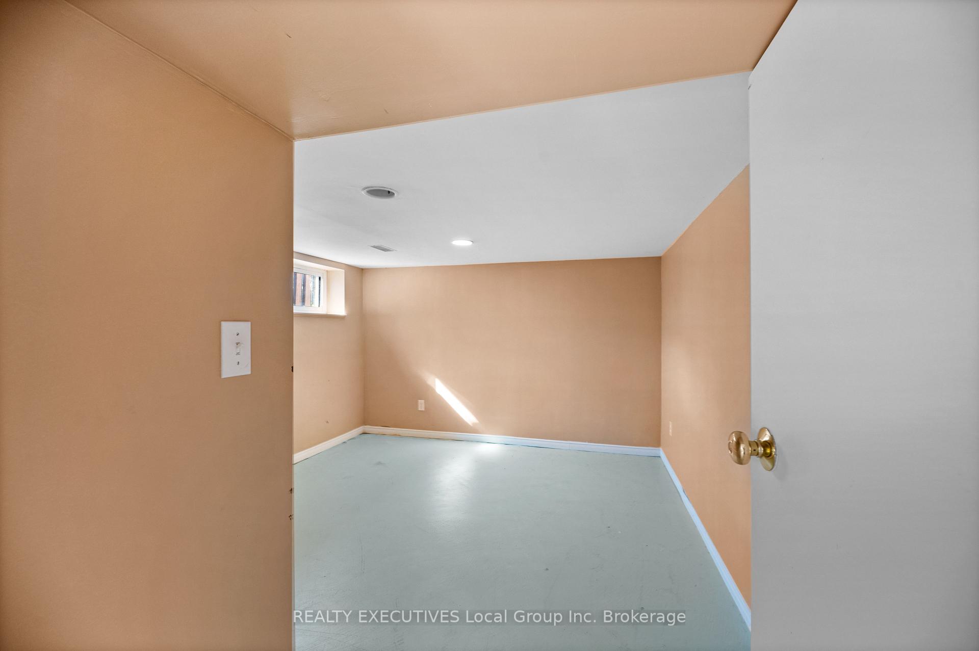 Photo 43 of 133 Fifth Avenue E, North Bay, Central — HOMEH