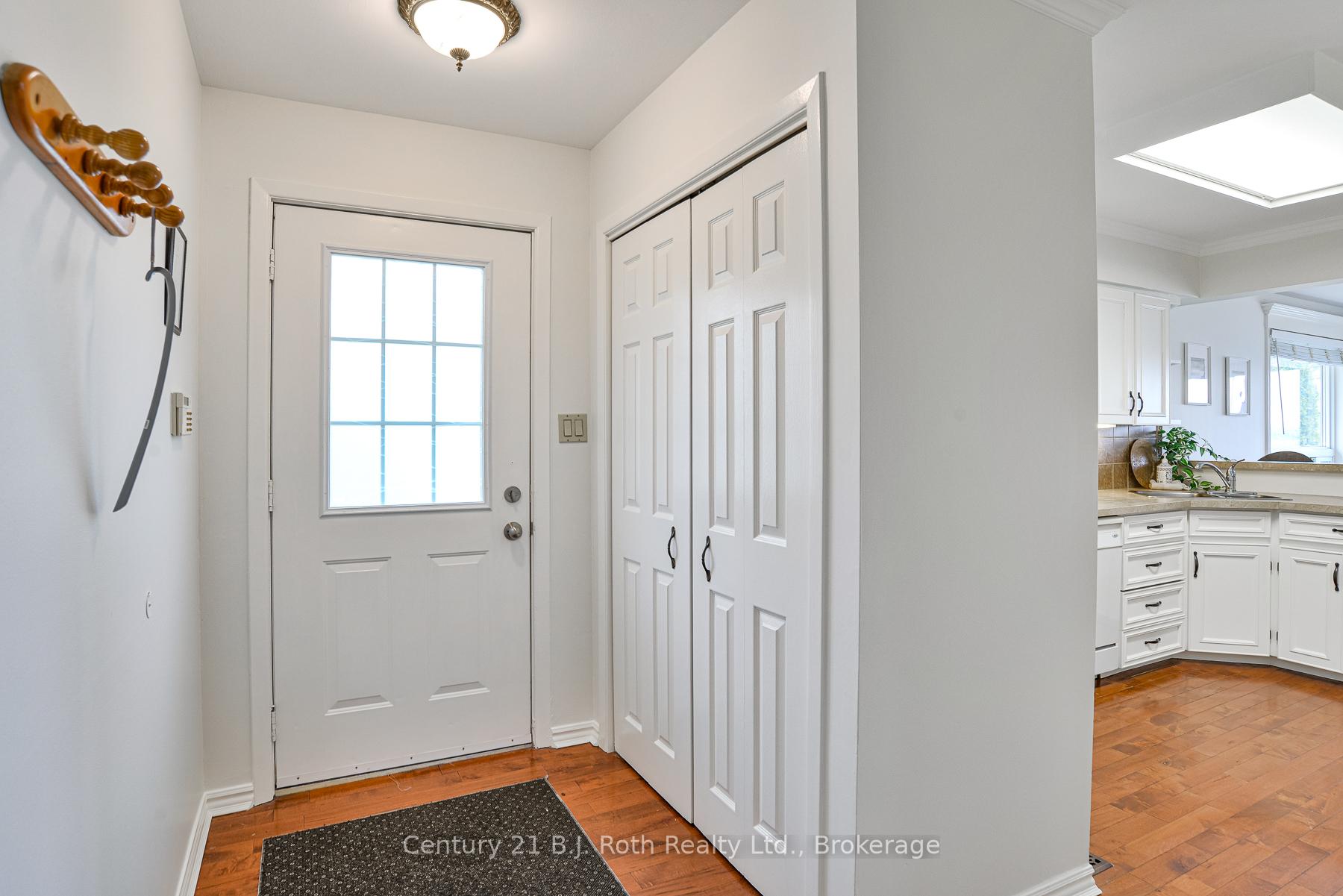 Photo 2 of 231 Victoria Crescent, Orillia — HOMEH