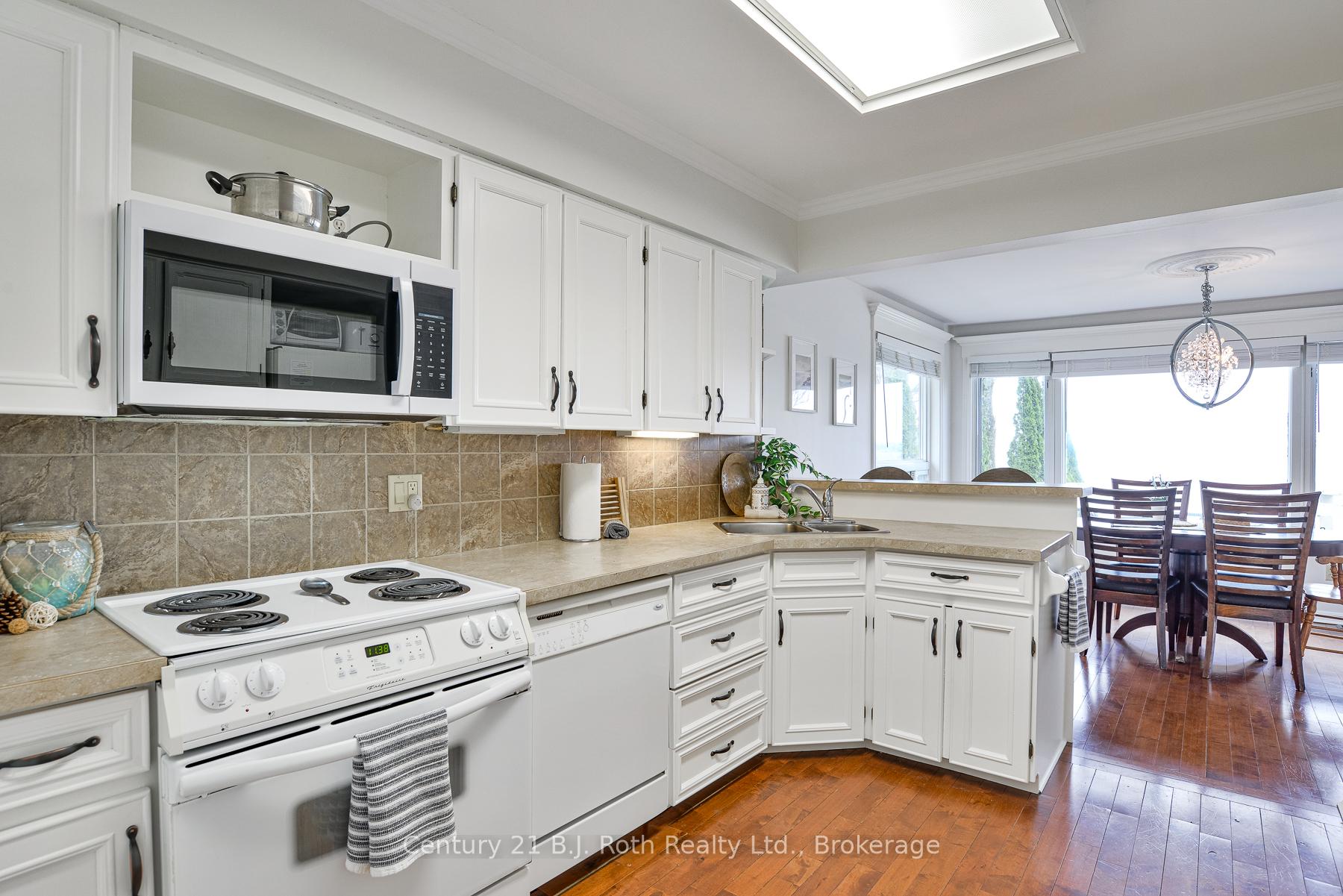 Photo 7 of 231 Victoria Crescent, Orillia — HOMEH