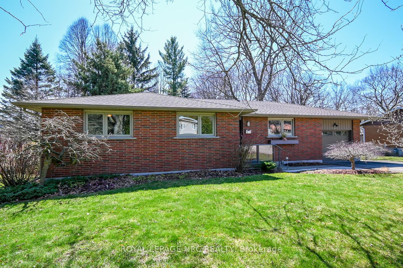 Photo 2 of 6 Bigelow Crescent, Pelham, Fonthill — HOMEH