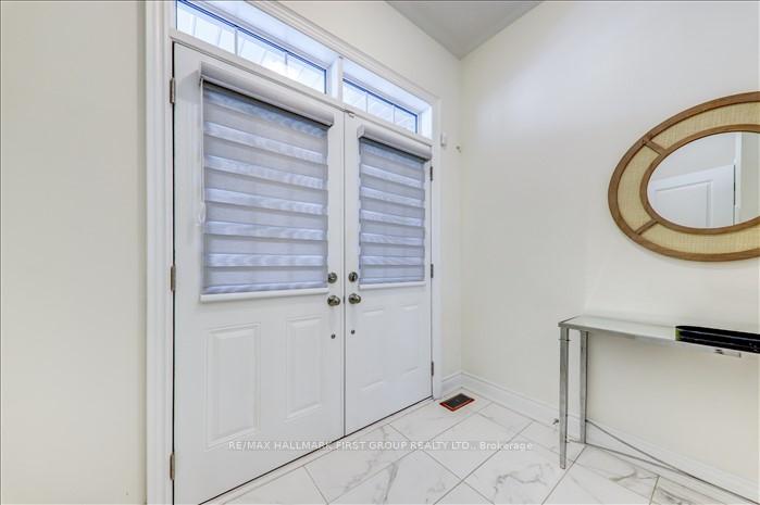 Photo 5 of 14 Reign Lane, Markham, Cedarwood — HOMEH