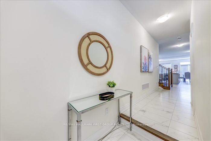 Photo 6 of 14 Reign Lane, Markham, Cedarwood — HOMEH