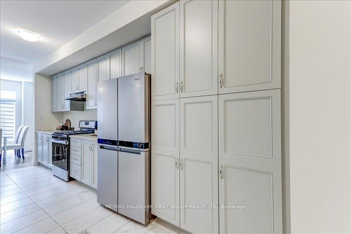 Photo 7 of 14 Reign Lane, Markham, Cedarwood — HOMEH