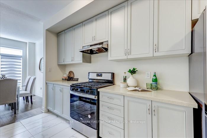 Photo 8 of 14 Reign Lane, Markham, Cedarwood — HOMEH