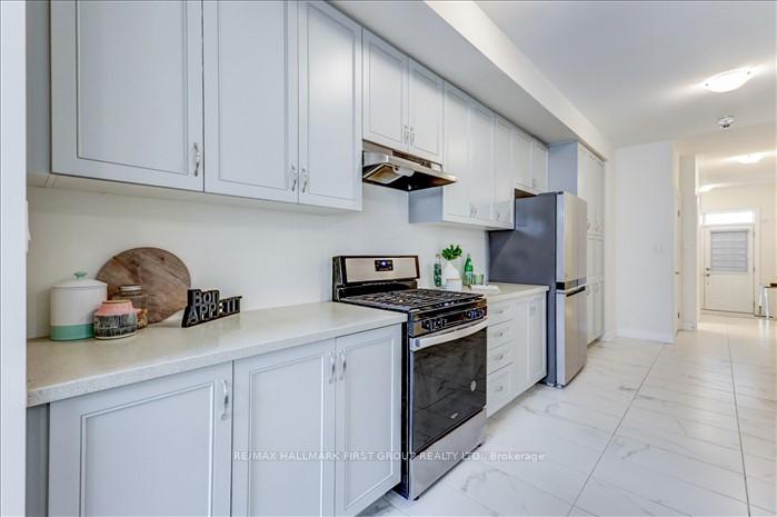Photo 9 of 14 Reign Lane, Markham, Cedarwood — HOMEH