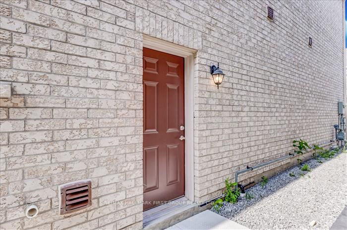 Photo 37 of 14 Reign Lane, Markham, Cedarwood — HOMEH