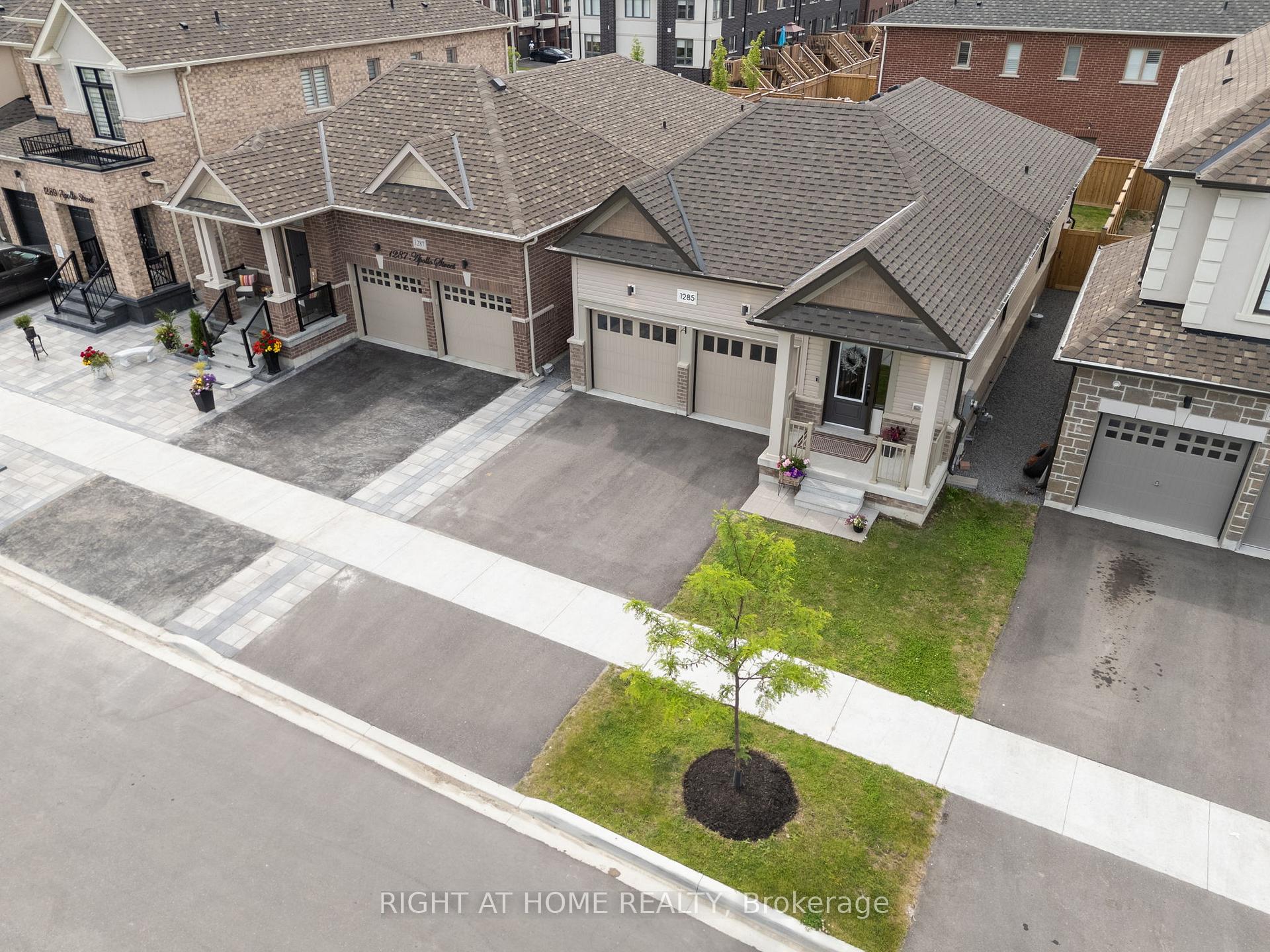 Photo 3 of 1285 Apollo Street, Oshawa, Eastdale — HOMEH