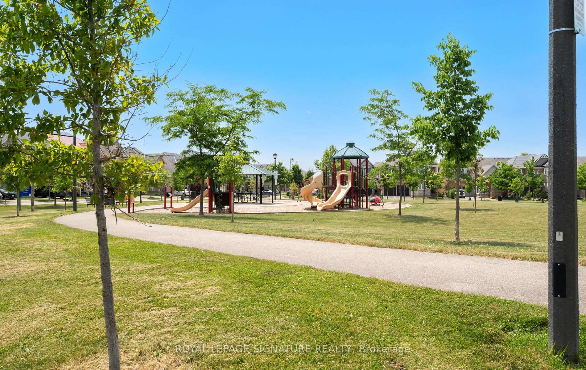Photo 33 of 981 McTrach Crescent, Milton, Harrison — HOMEH