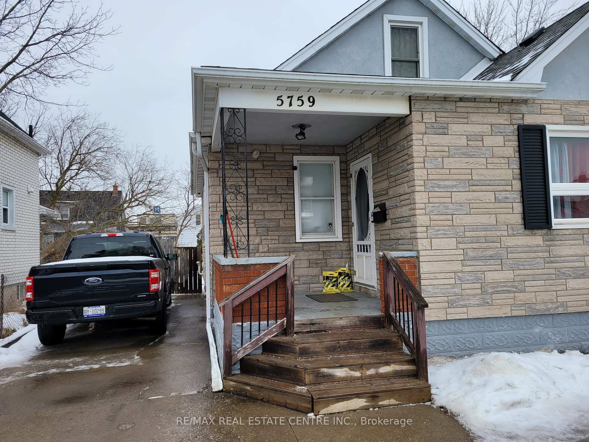 Front of 5759 Emery Street