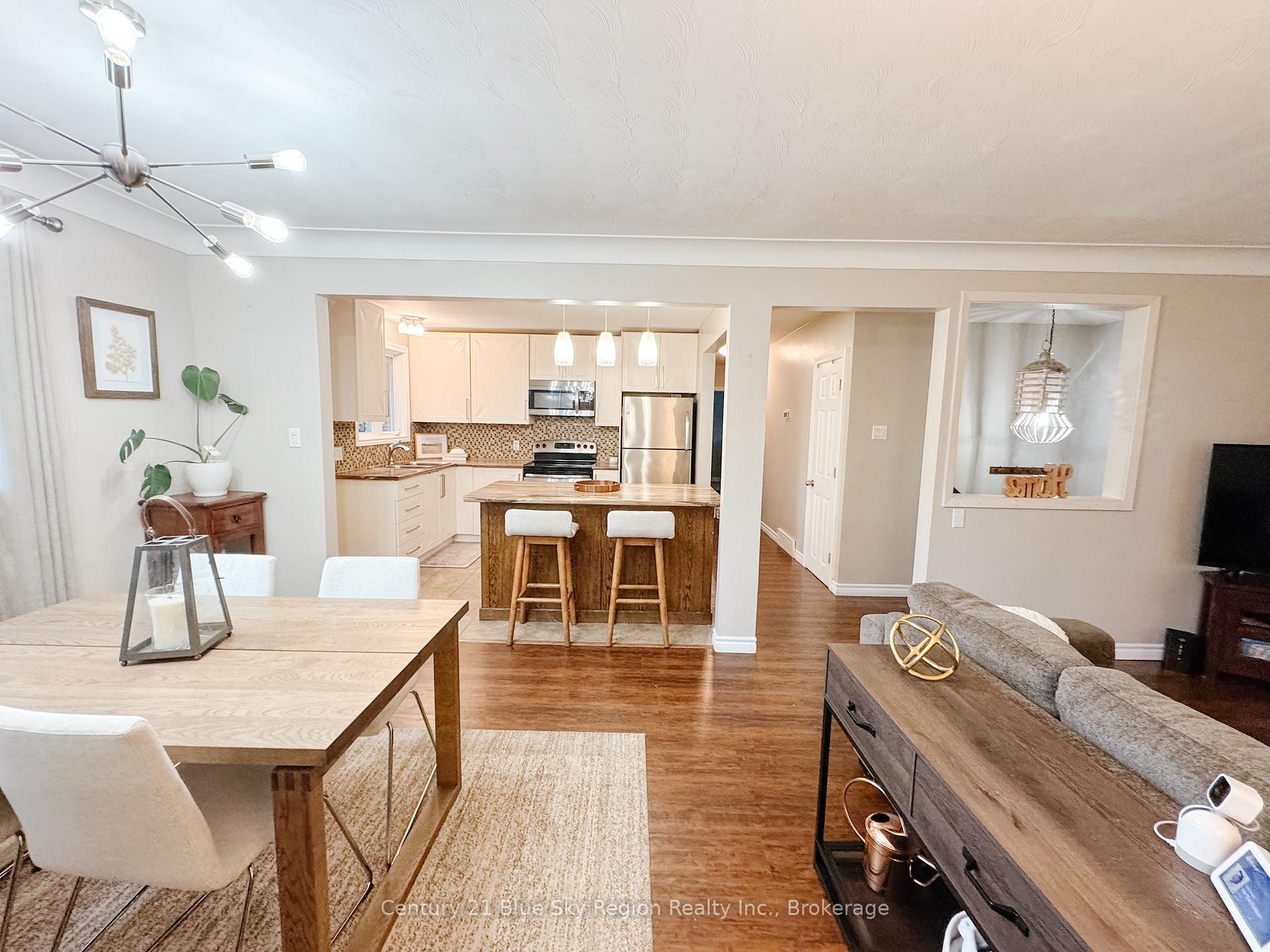 Photo 3 of 39 Prince Edward Drive, North Bay, Ferris — HOMEH