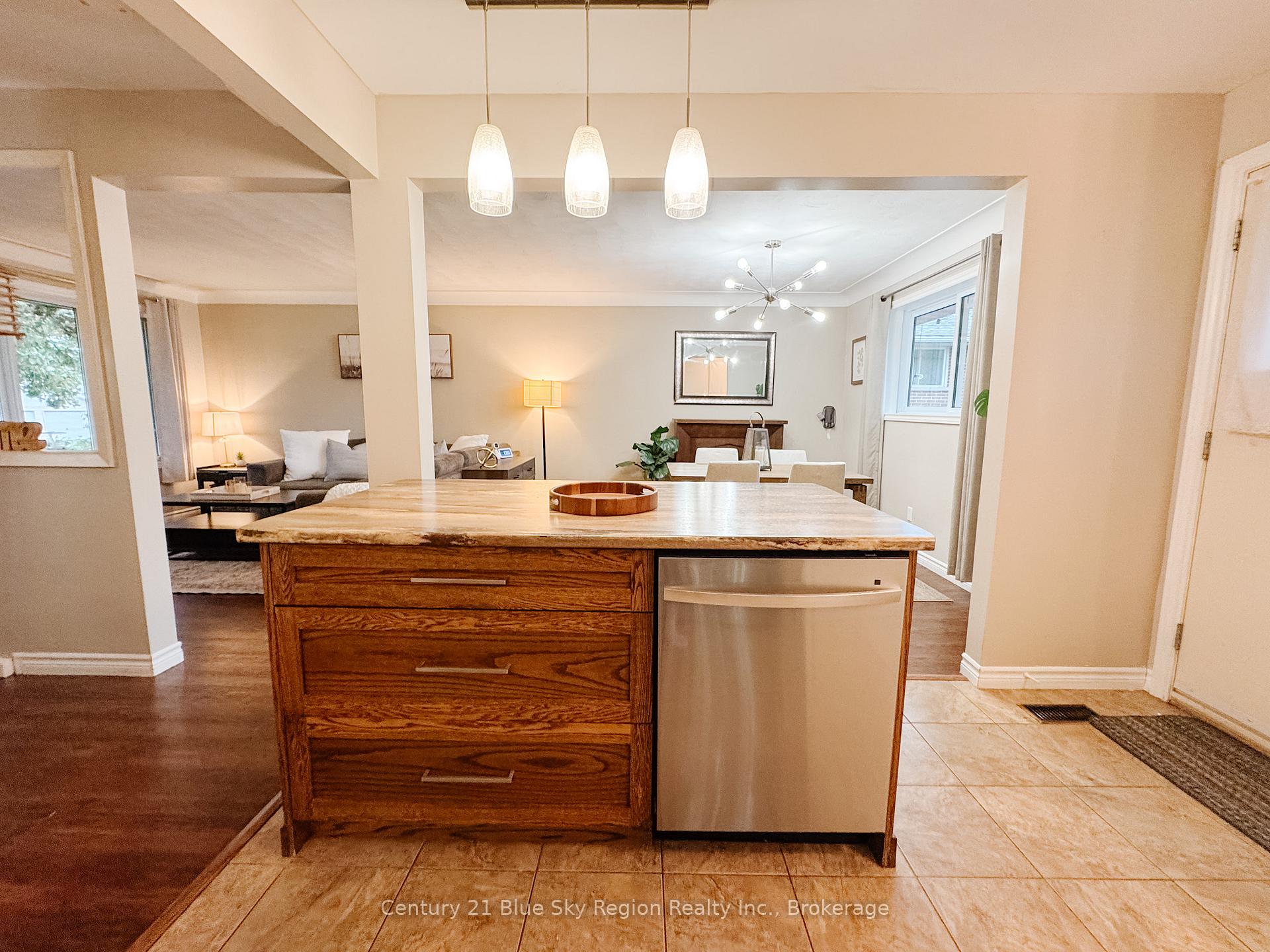 Photo 7 of 39 Prince Edward Drive, North Bay, Ferris — HOMEH