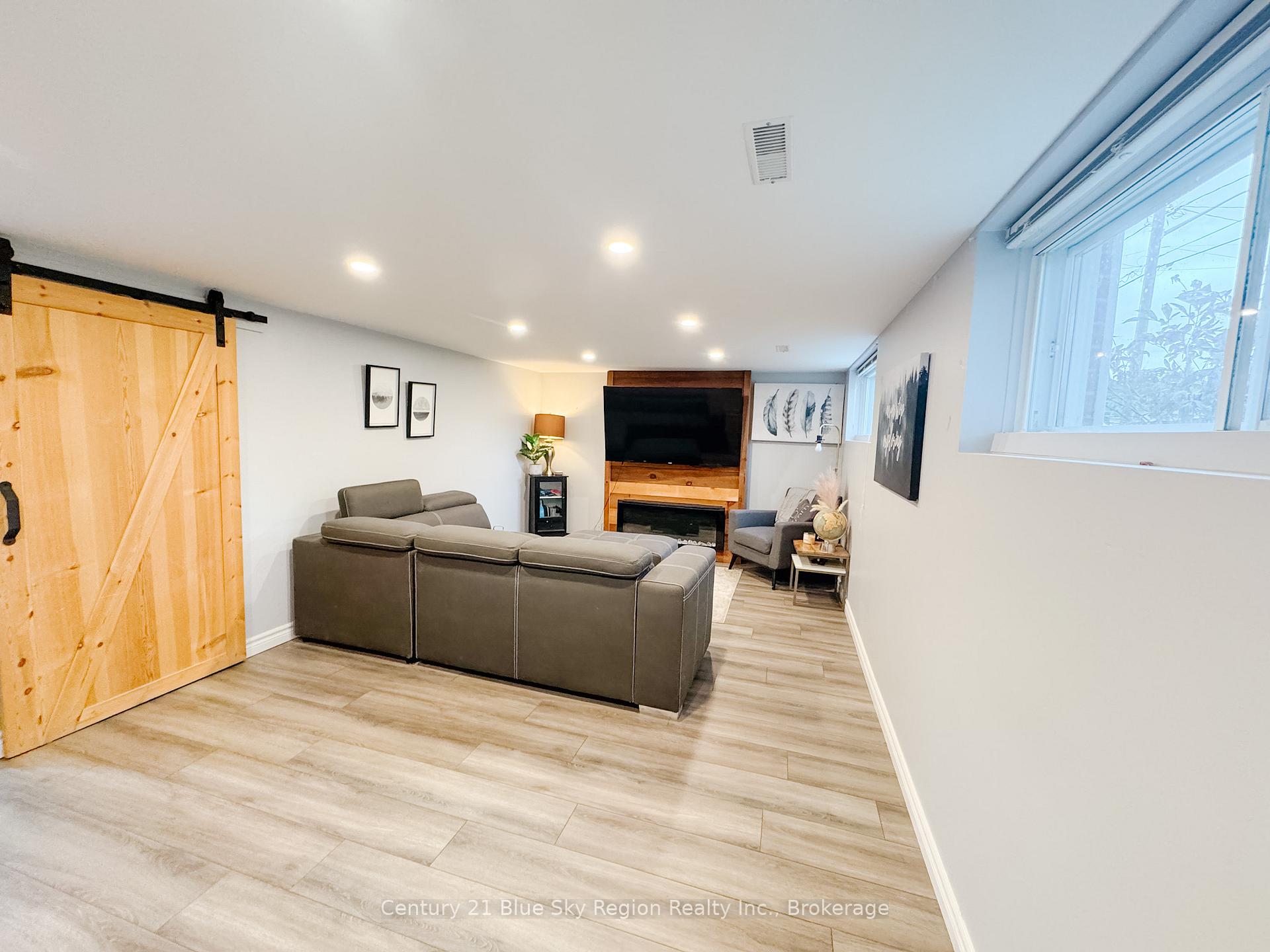 Photo 23 of 39 Prince Edward Drive, North Bay, Ferris — HOMEH