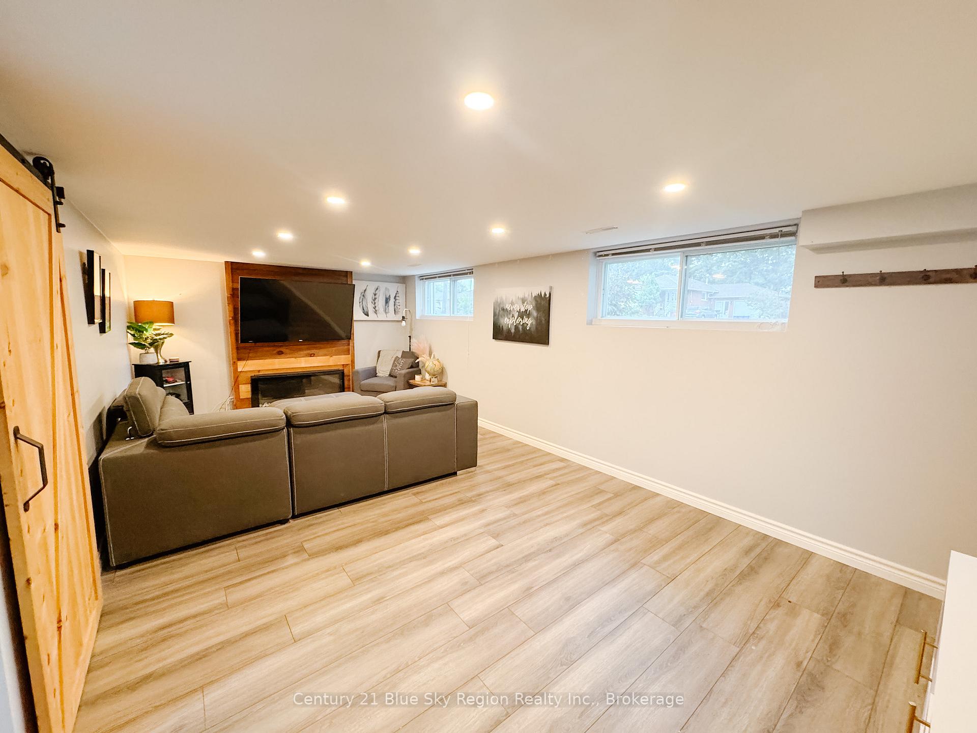 Photo 24 of 39 Prince Edward Drive, North Bay, Ferris — HOMEH