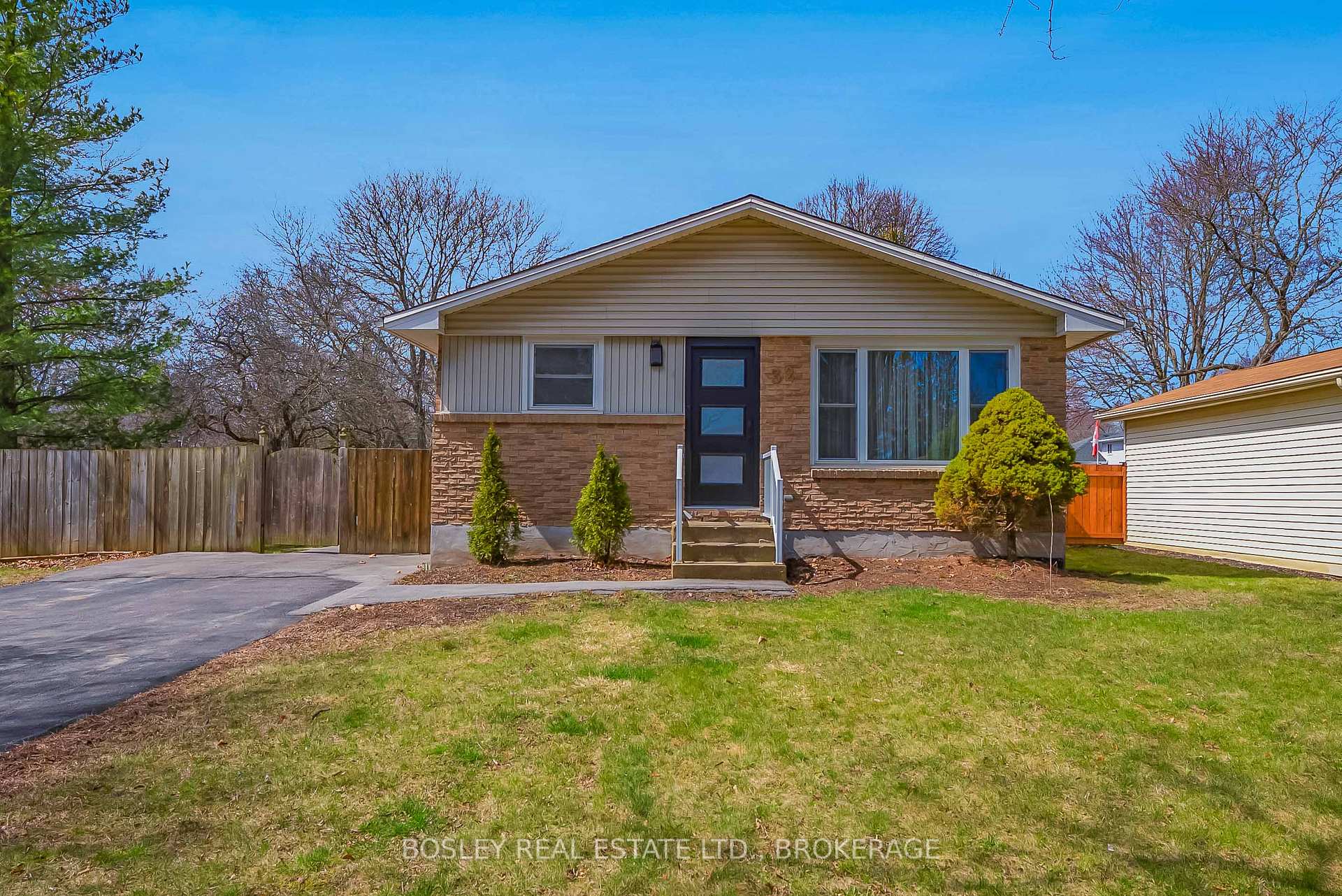 Photo 1 of 32 Fallingbrook Drive, Pelham, Fonthill — HOMEH