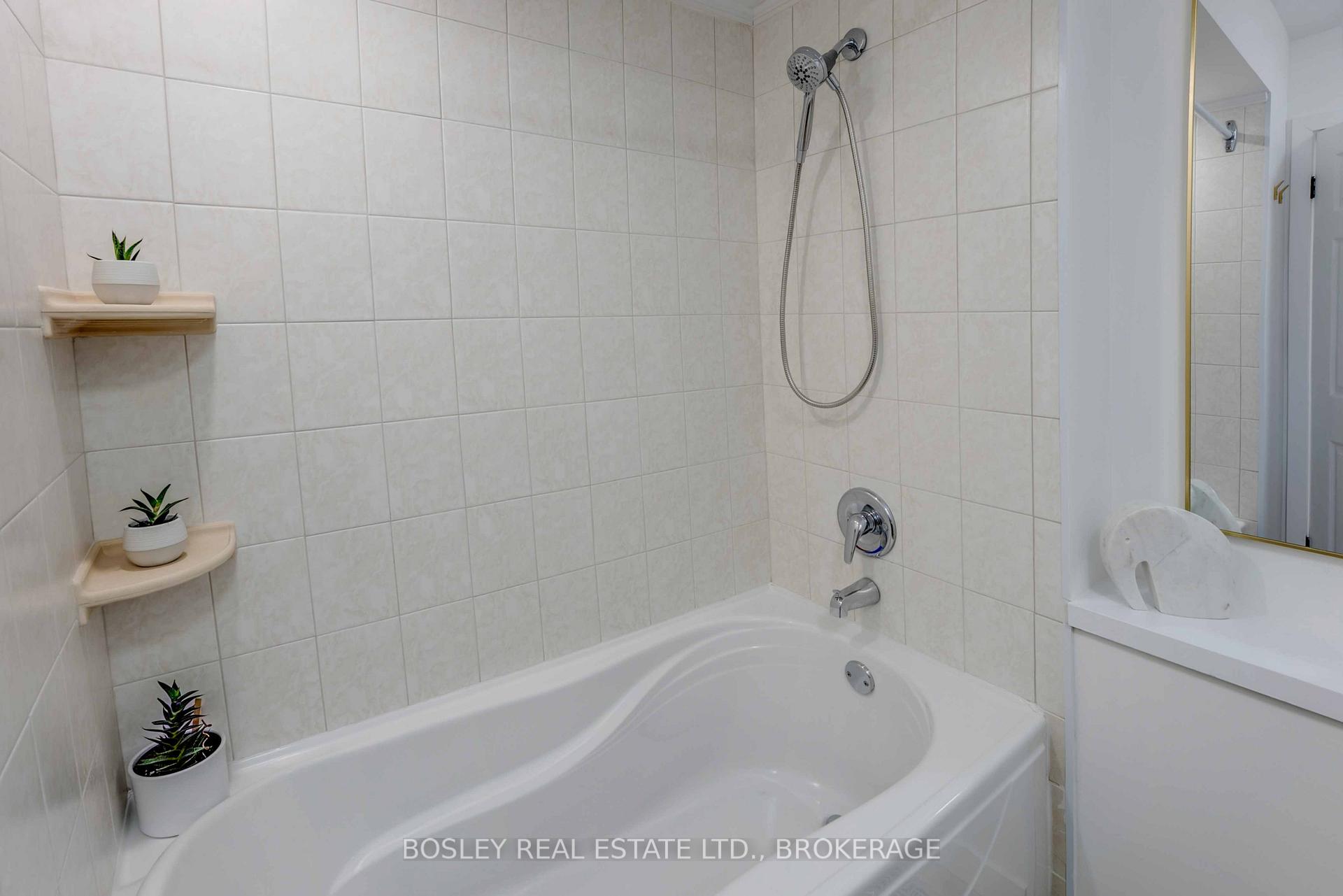 Photo 21 of 32 Fallingbrook Drive, Pelham, Fonthill — HOMEH