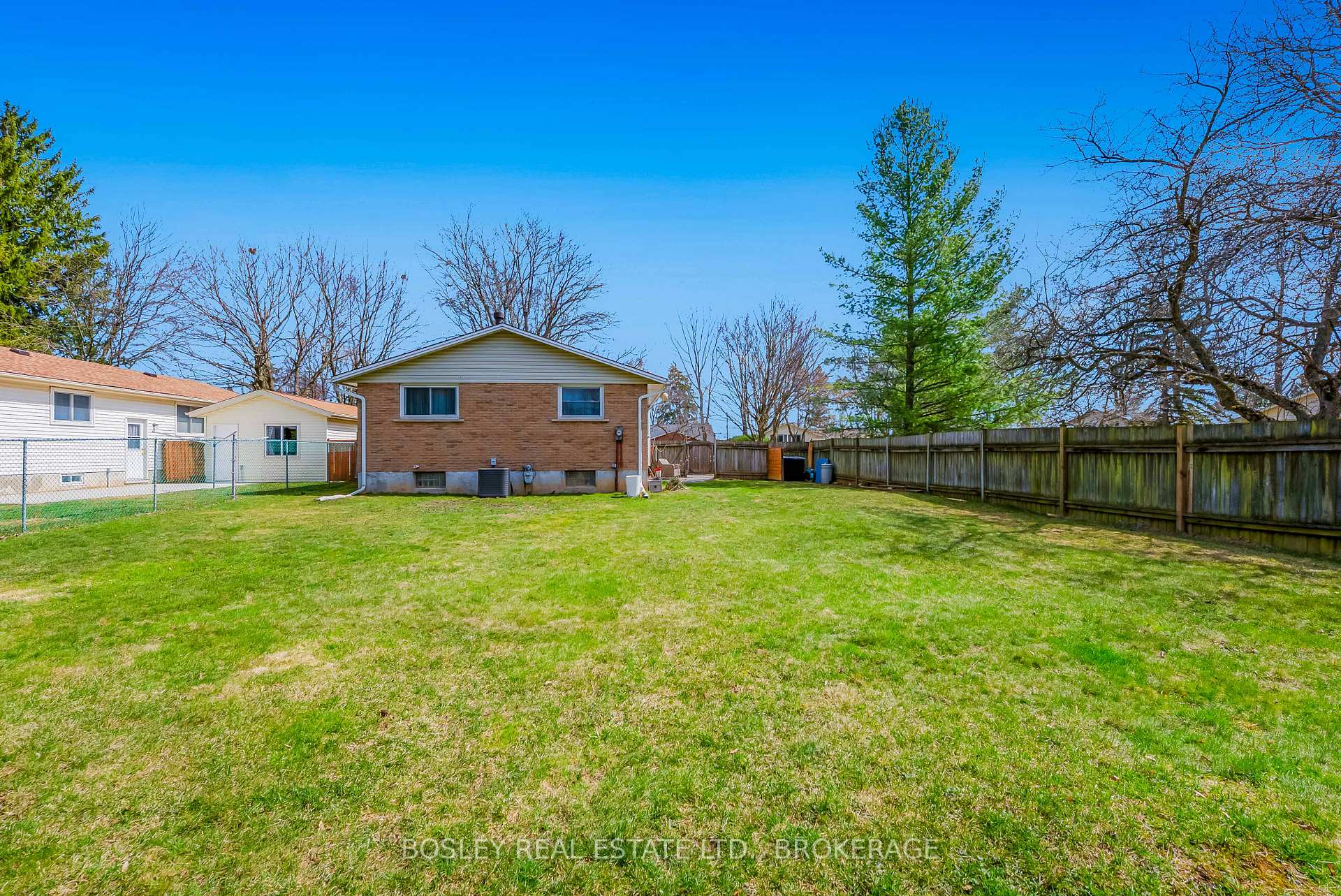 Photo 40 of 32 Fallingbrook Drive, Pelham, Fonthill — HOMEH