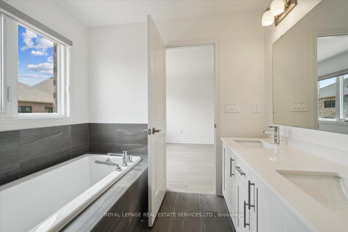Photo 22 of 304 Bergamot Avenue, Milton, Walker — HOMEH