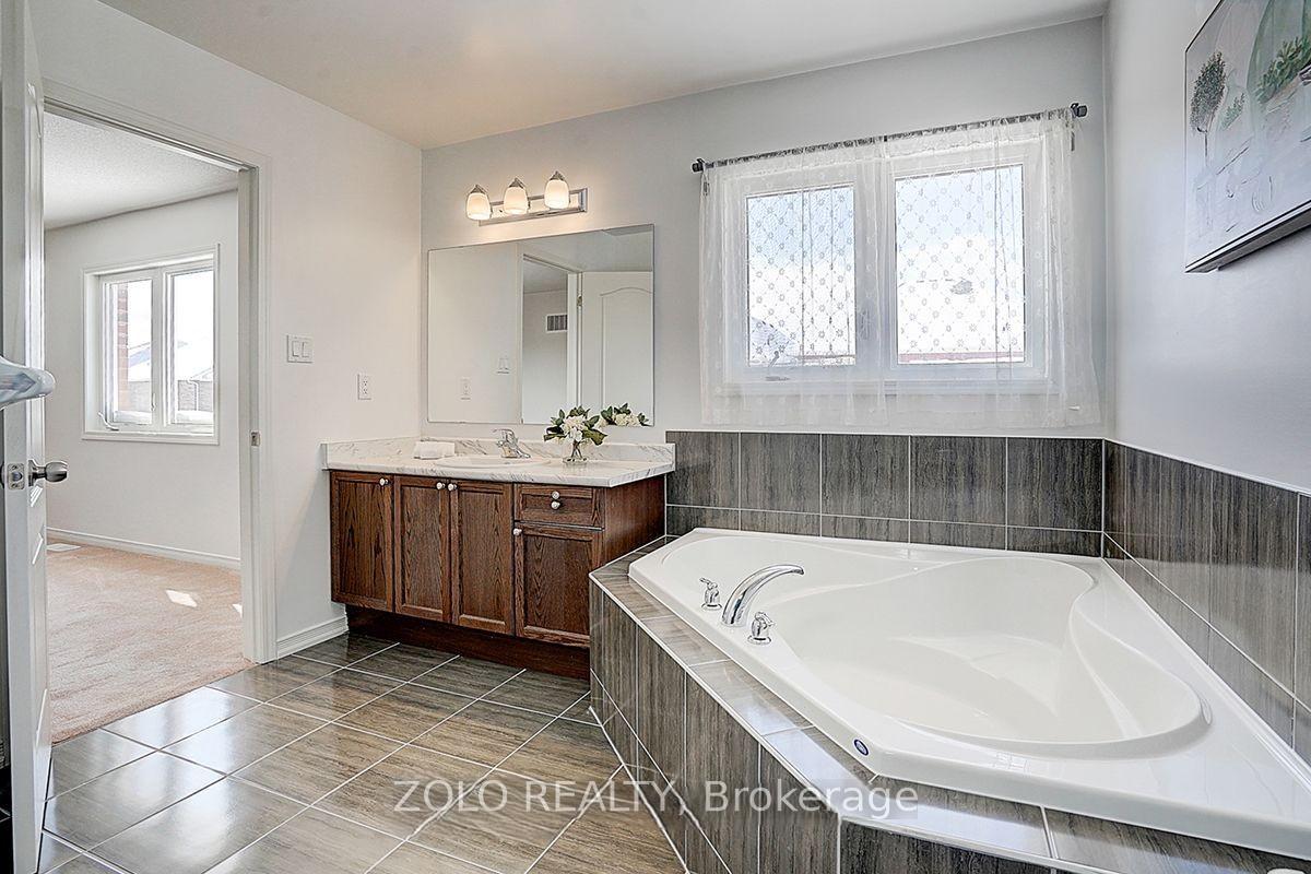Photo 31 of 1804 William Lott Drive, Oshawa, Taunton — HOMEH