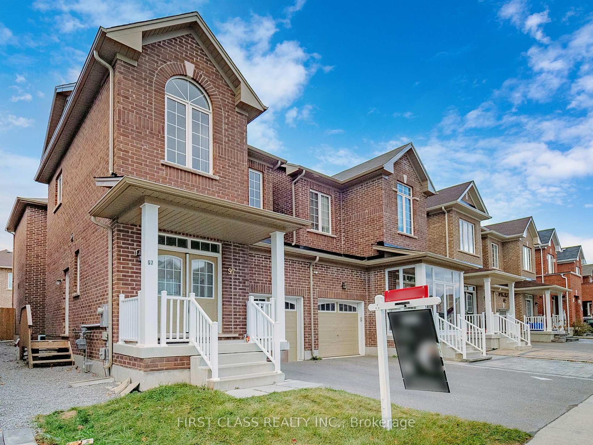 Photo 3 of 97 Titan (Main/Upper) Trail, Markham, Cedarwood — HOMEH