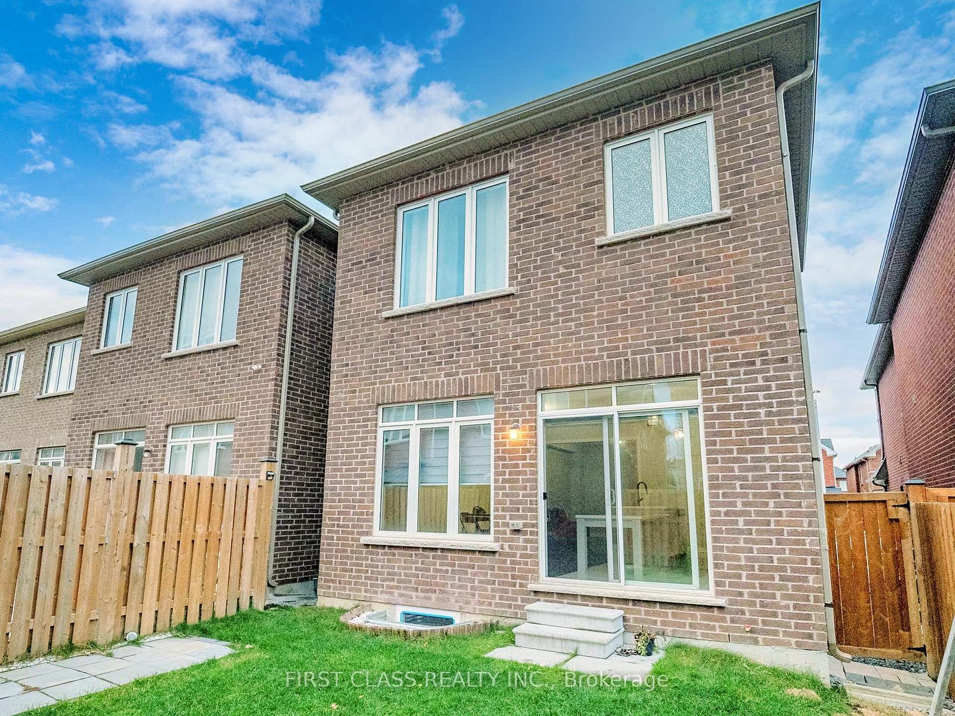 Photo 33 of 97 Titan (Main/Upper) Trail, Markham, Cedarwood — HOMEH