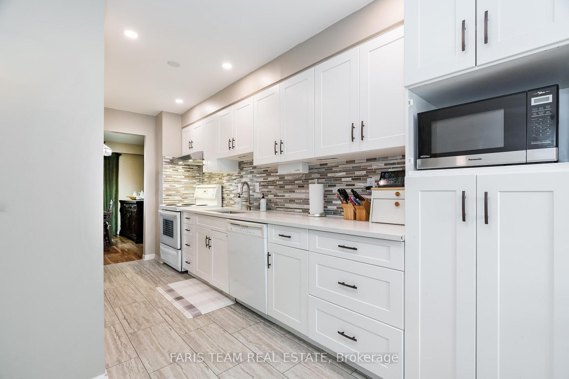 Photo 3 of 58 Daniele Avenue N, New Tecumseth, Beeton — HOMEH