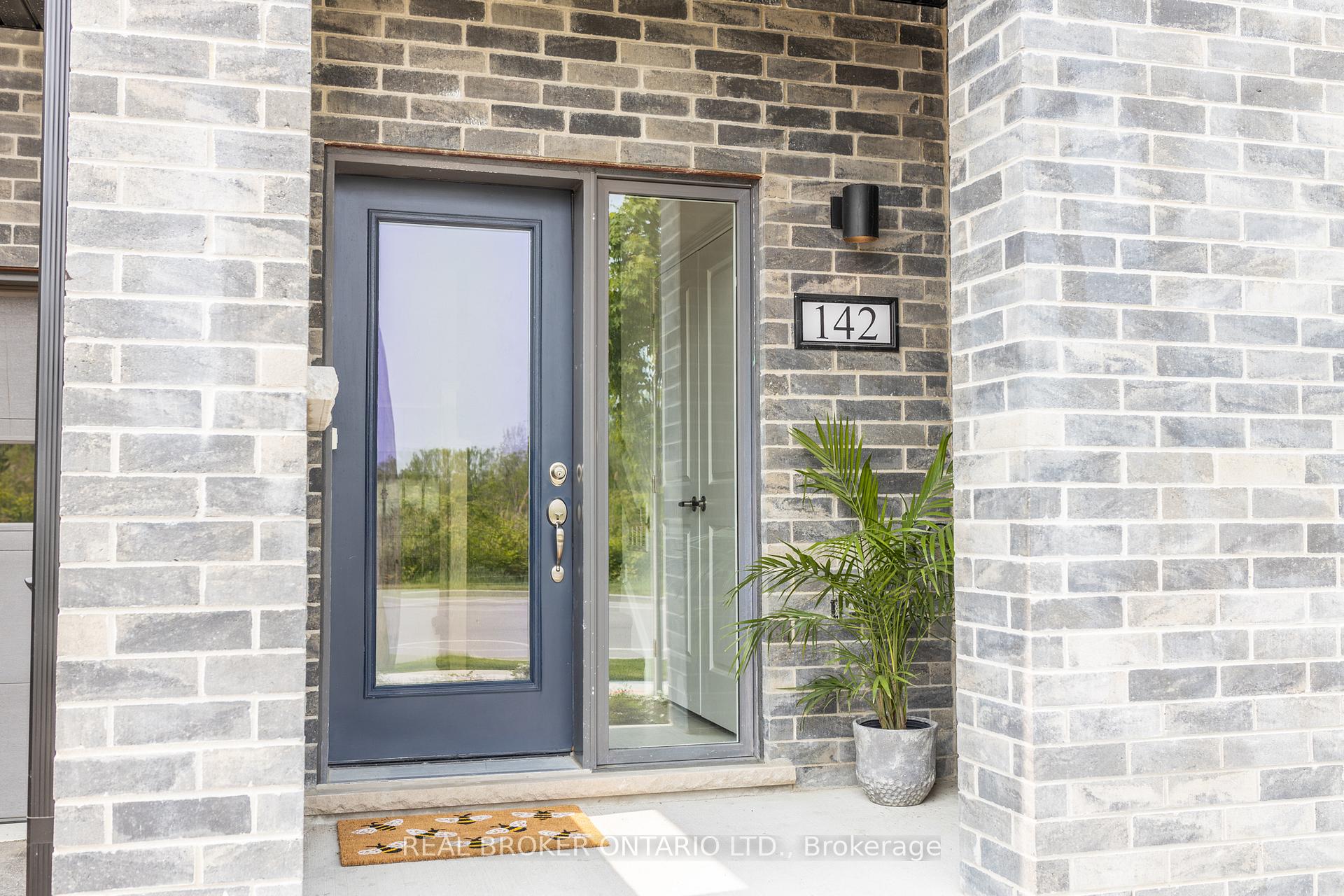 Photo 3 of 142 Elgin Street, Orillia — HOMEH