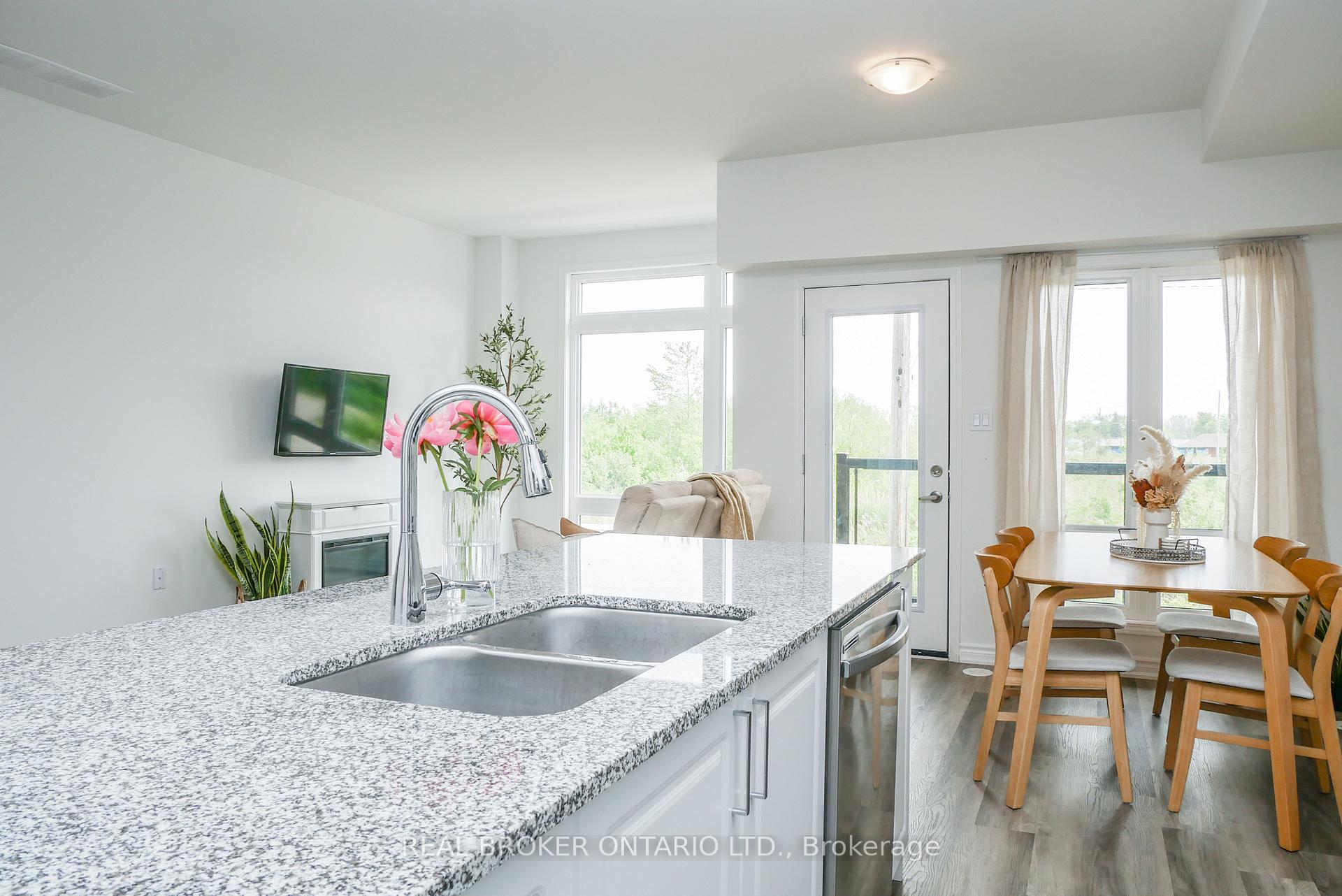 Photo 12 of 142 Elgin Street, Orillia — HOMEH