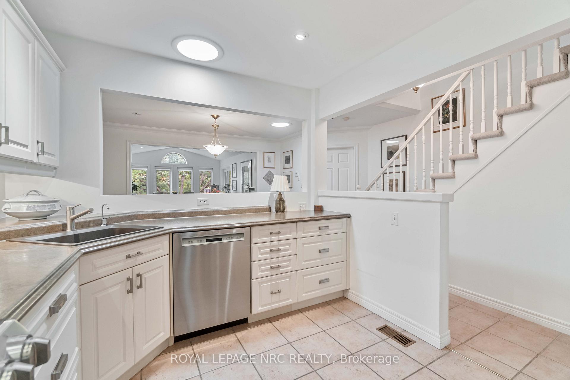 Photo 10 of 47 Stonegate Place, Pelham, Fonthill — HOMEH