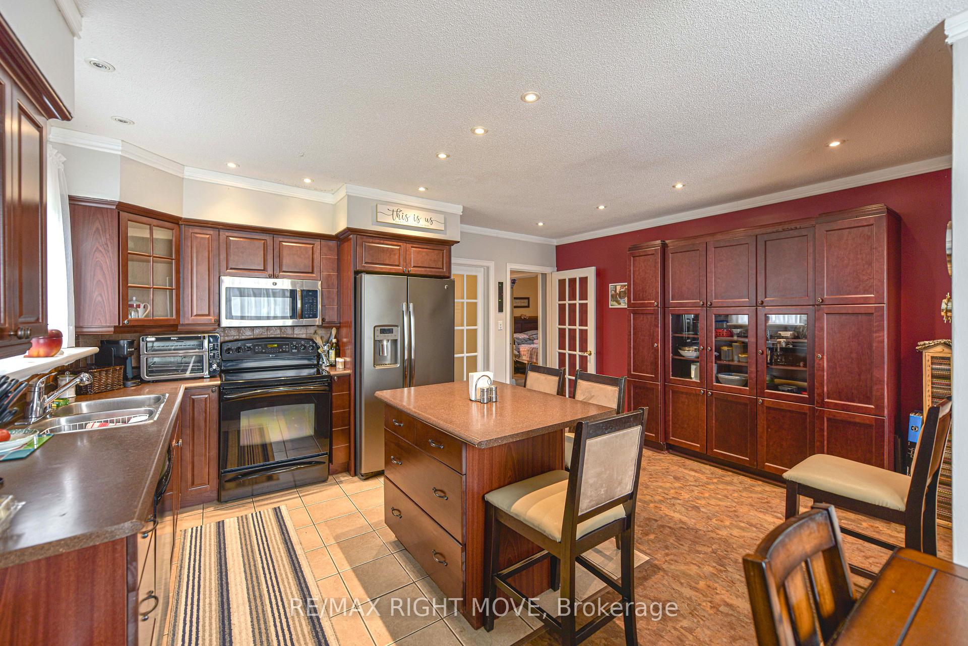 Photo 14 of 174 Cedar Street, Orillia — HOMEH