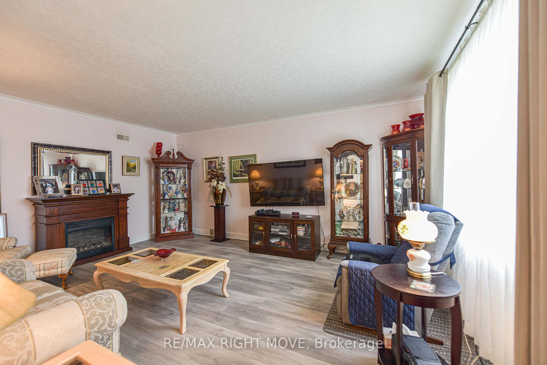 Photo 15 of 174 Cedar Street, Orillia — HOMEH