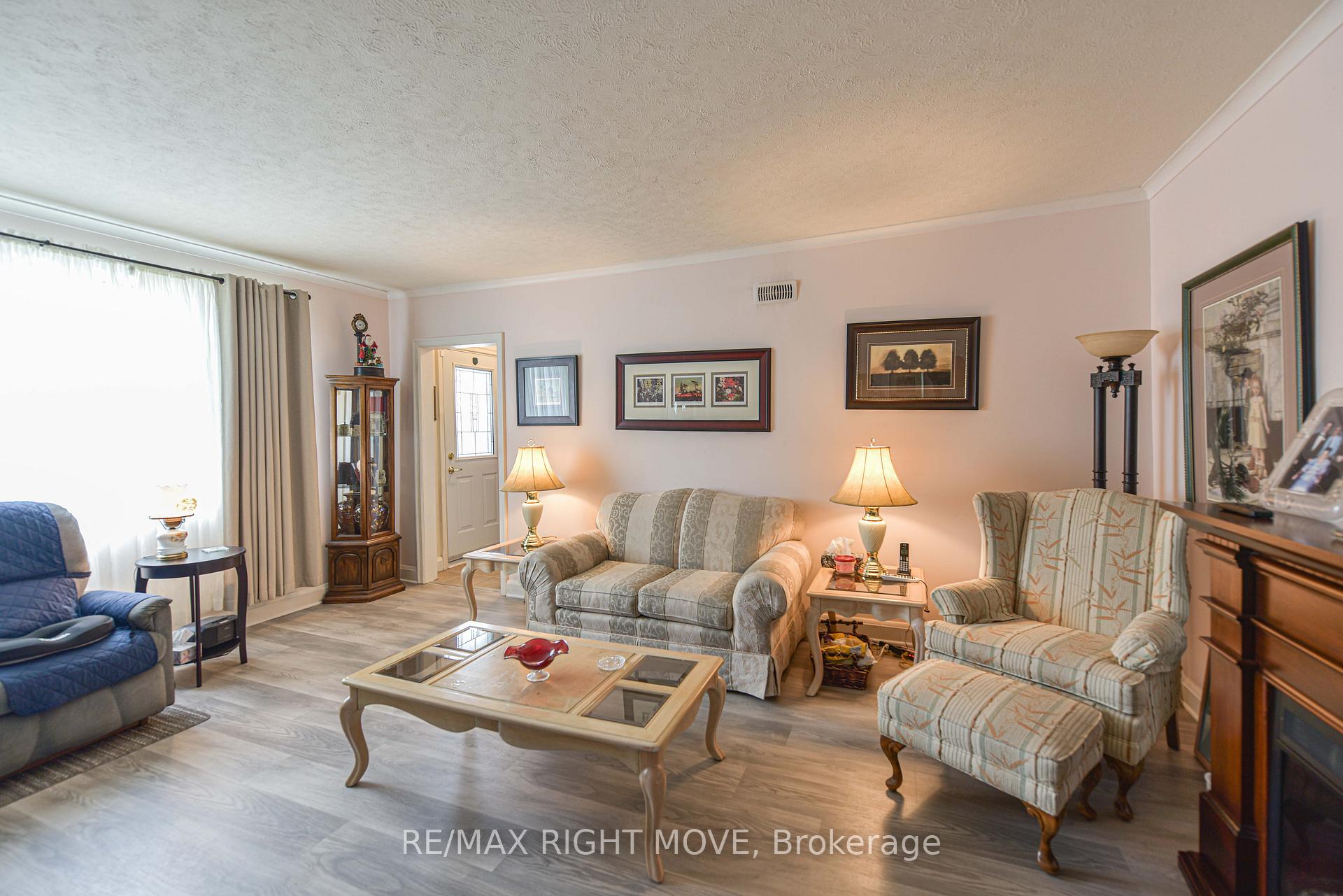 Photo 16 of 174 Cedar Street, Orillia — HOMEH