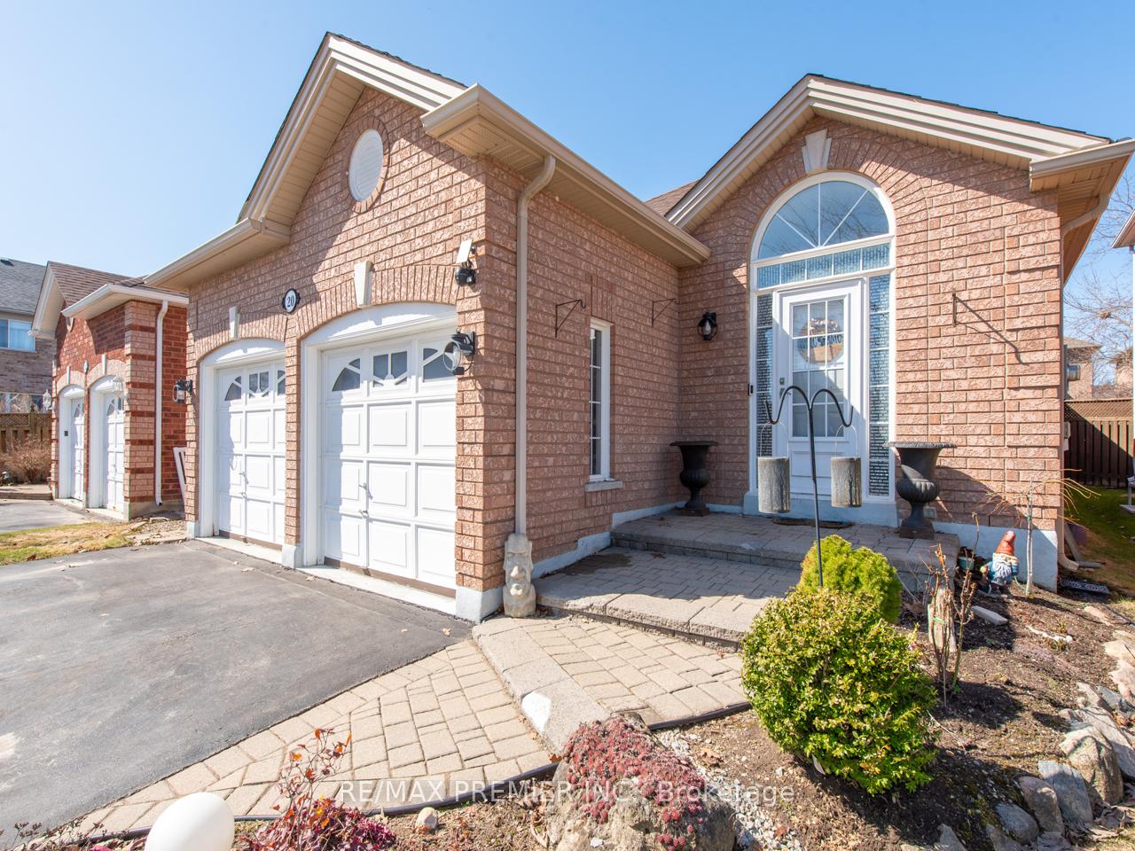 Photo 1 of 20 Smith Street, New Tecumseth, Alliston — HOMEH