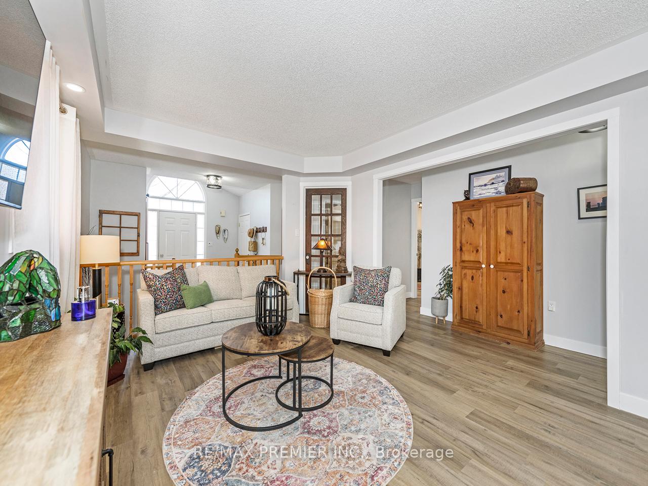 Photo 3 of 20 Smith Street, New Tecumseth, Alliston — HOMEH