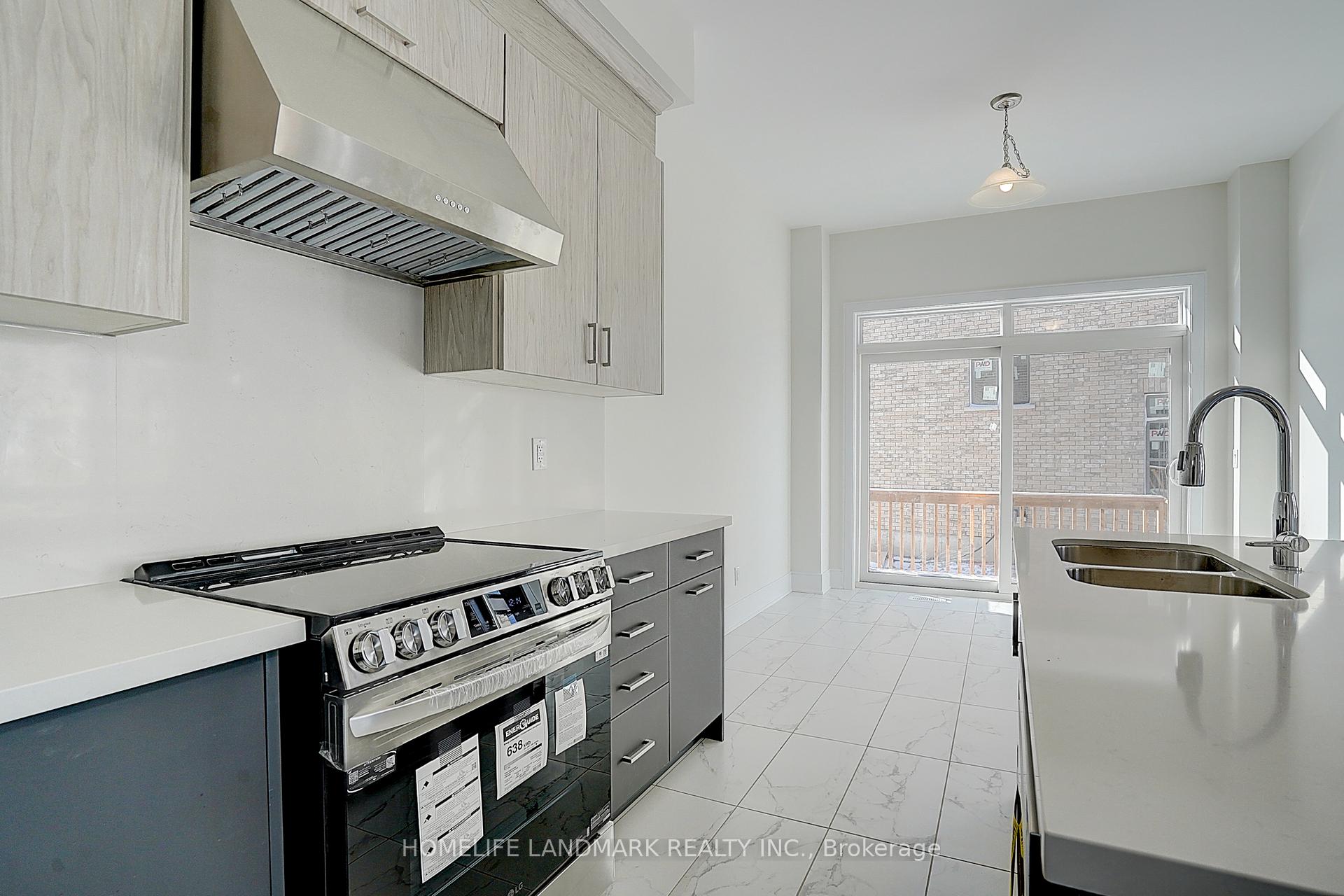 Photo 14 of 1 Nanhai Avenue, Markham, Angus Glen — HOMEH