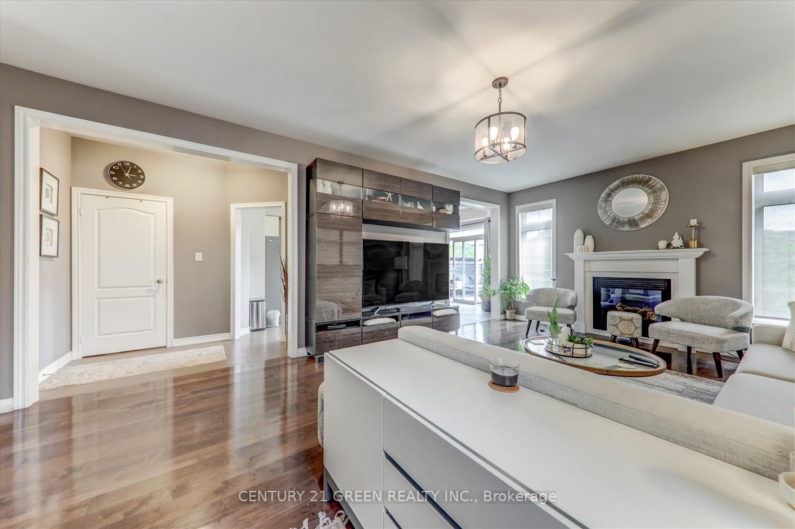 Photo 2 of 610 Nairn Circle W, Milton, Scott — HOMEH