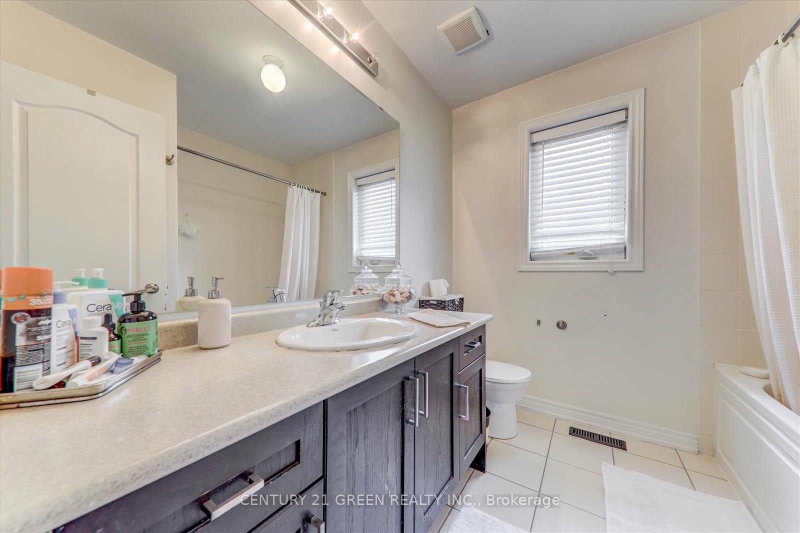 Photo 16 of 610 Nairn Circle W, Milton, Scott — HOMEH